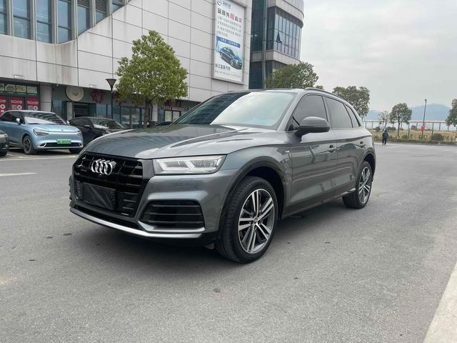Audi Q5L 2021 г. 57077 км.