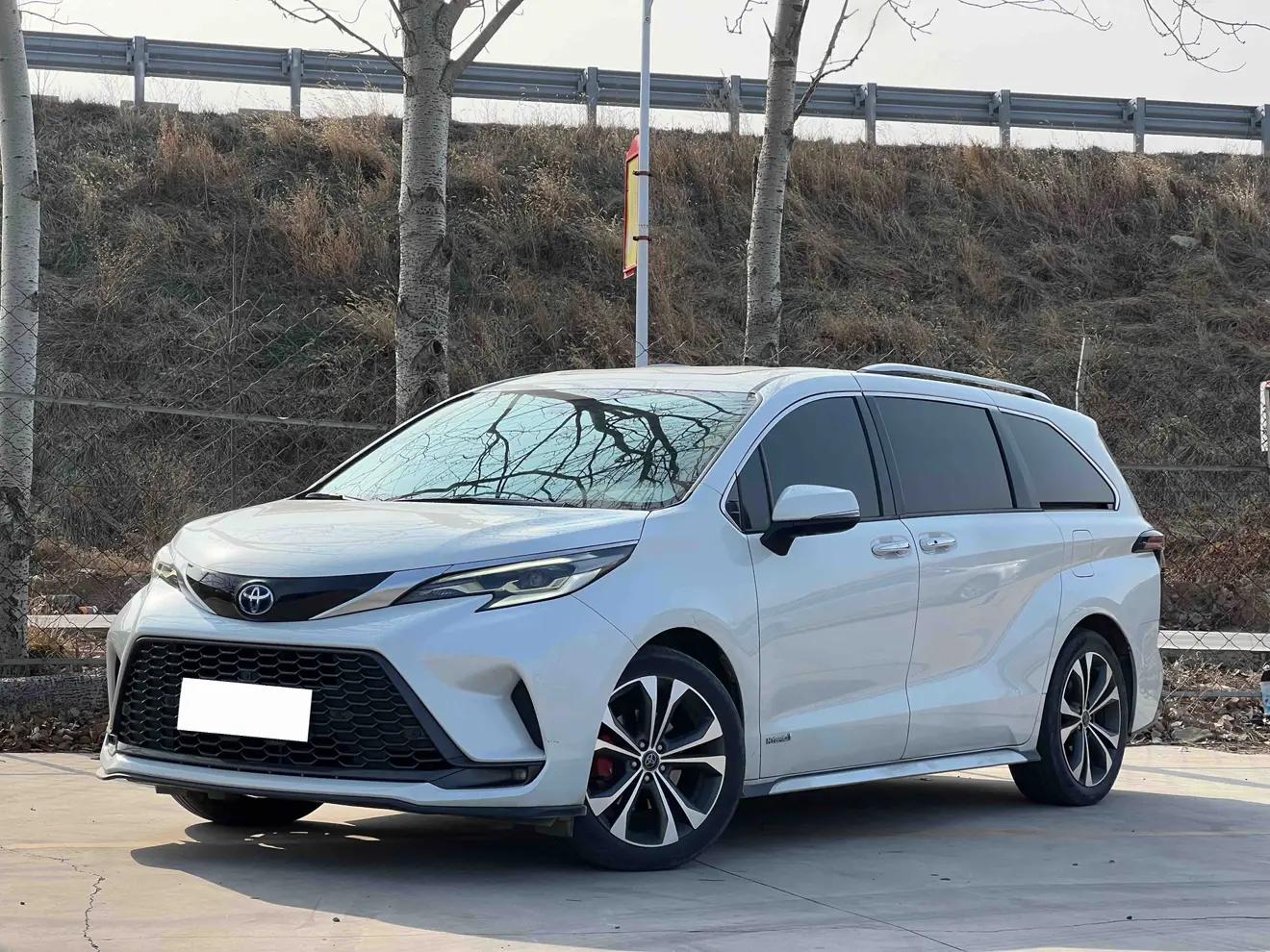 Toyota Granvia 2023 г. 62075 км.