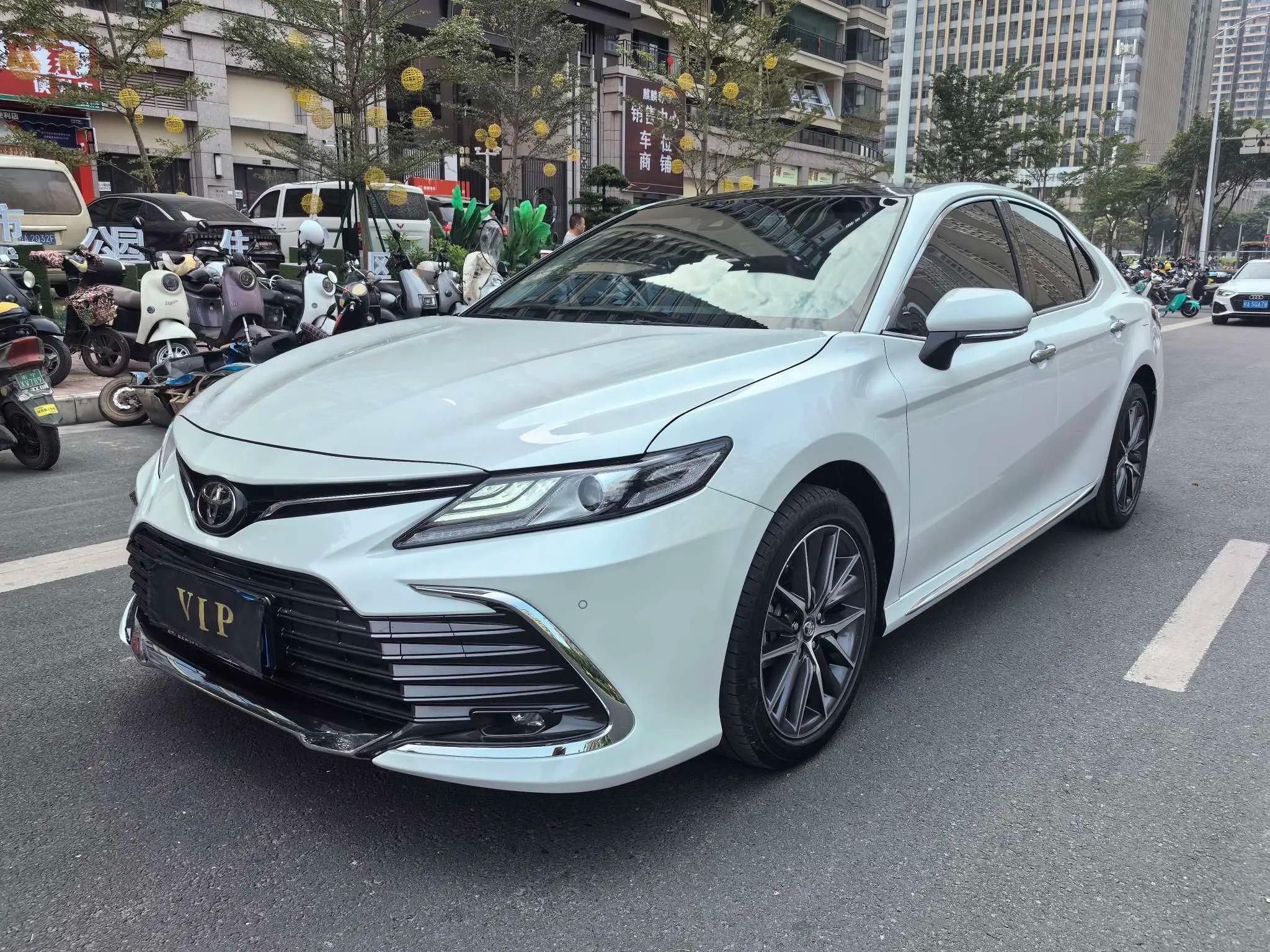 Toyota Camry 2024 г. 11000 км.