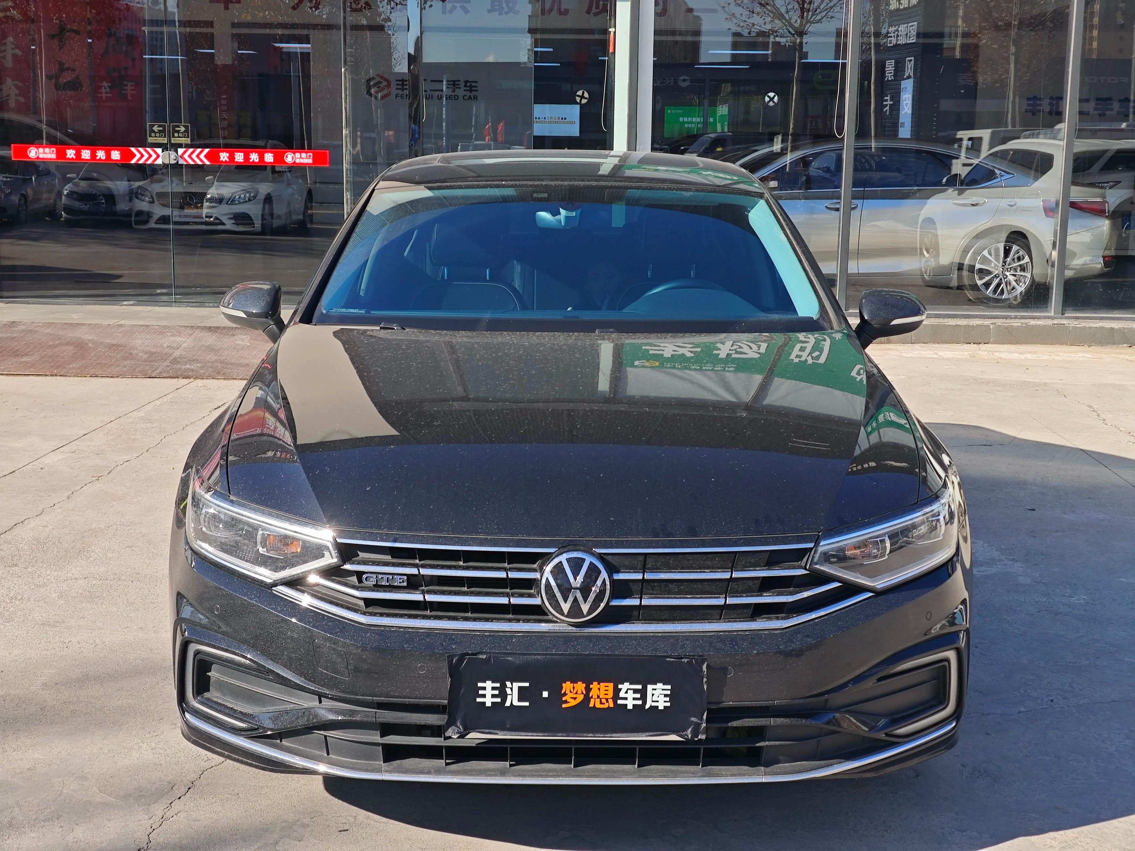 Volkswagen Magotan PHEV 2023 г. 31000 км.