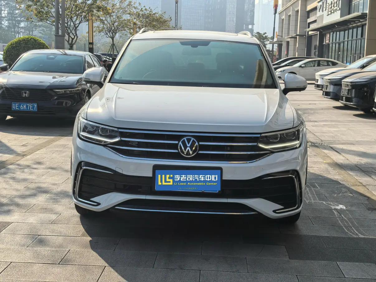 Volkswagen Tiguan L 2023 г. 20249 км.