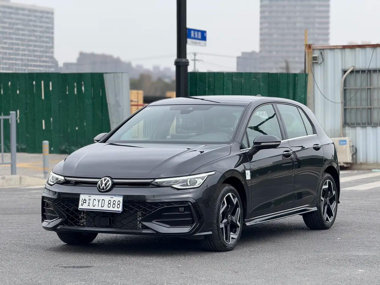 Volkswagen Golf 2025 г. 200 км.