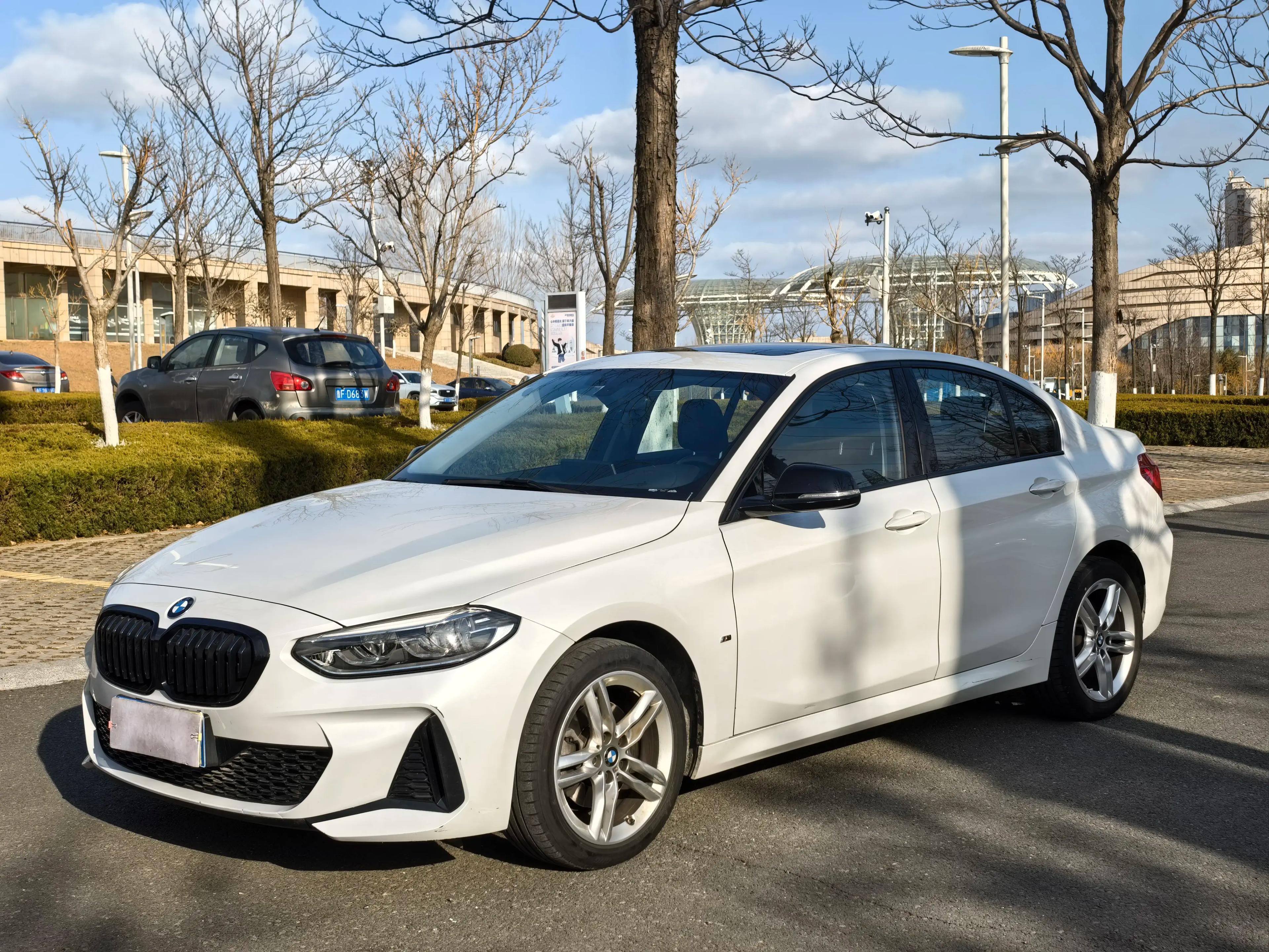 BMW 1 Series 2023 г. 32105 км.