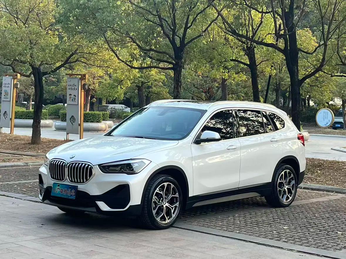 BMW X1 2023 г. 24111 км.