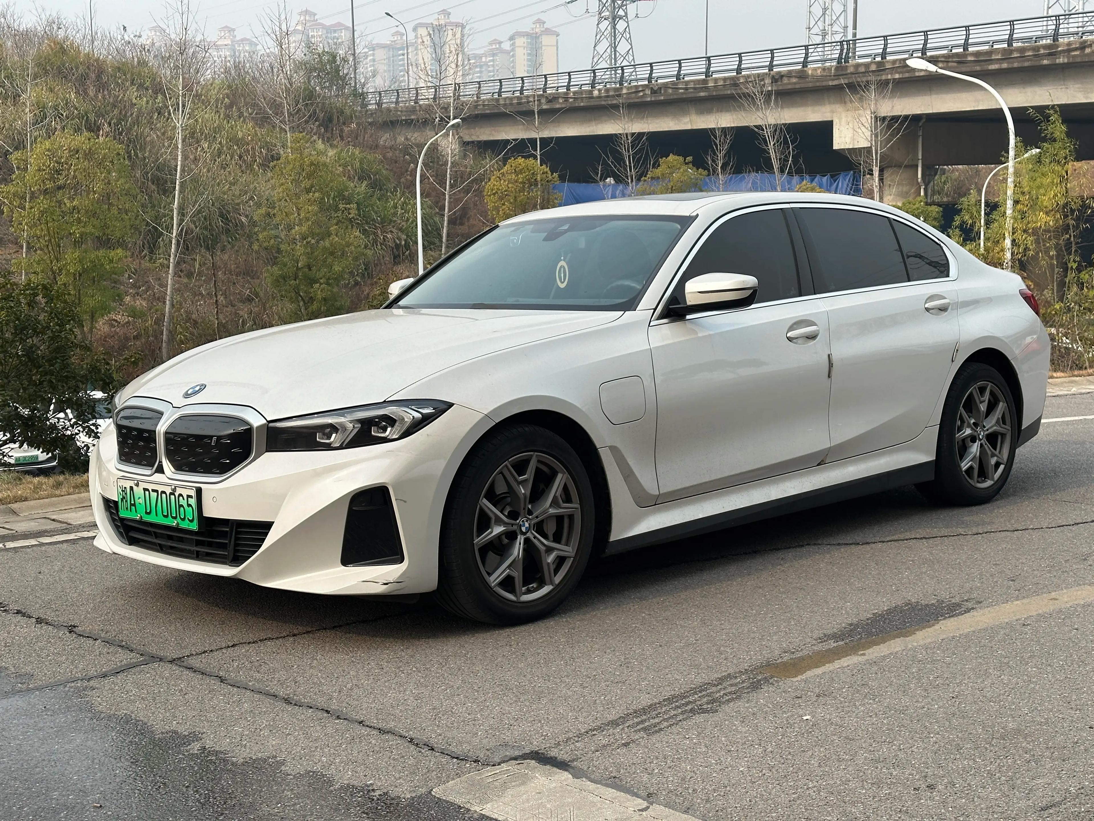 BMW i3 2023 г. 45130 км.