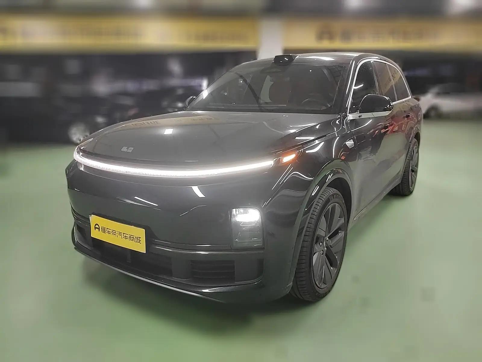 Lixiang L8 2025 г. 3619 км.