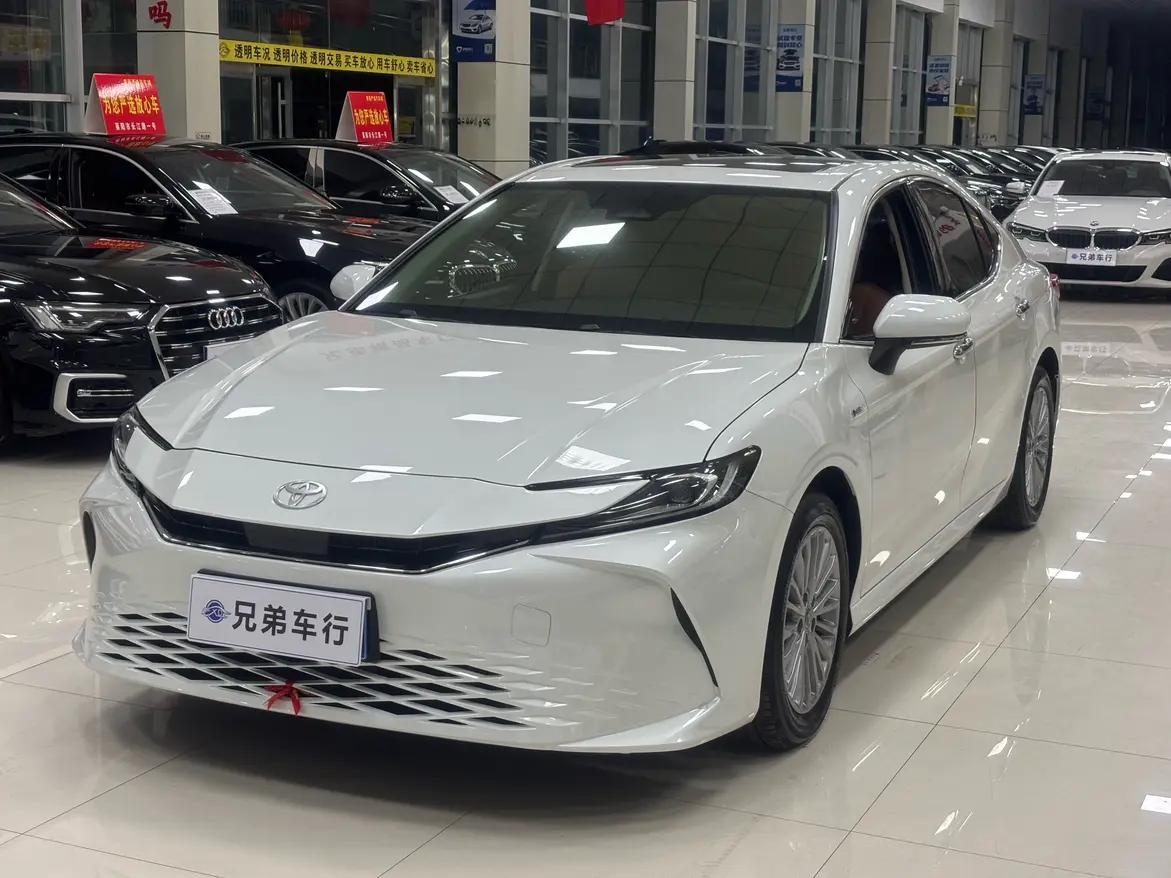 Toyota Camry 2024 г. 1300 км.