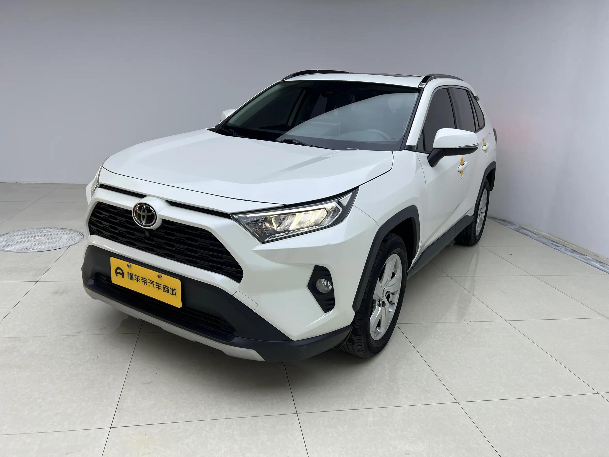 Toyota RAV4 2021 г. 48896 км.