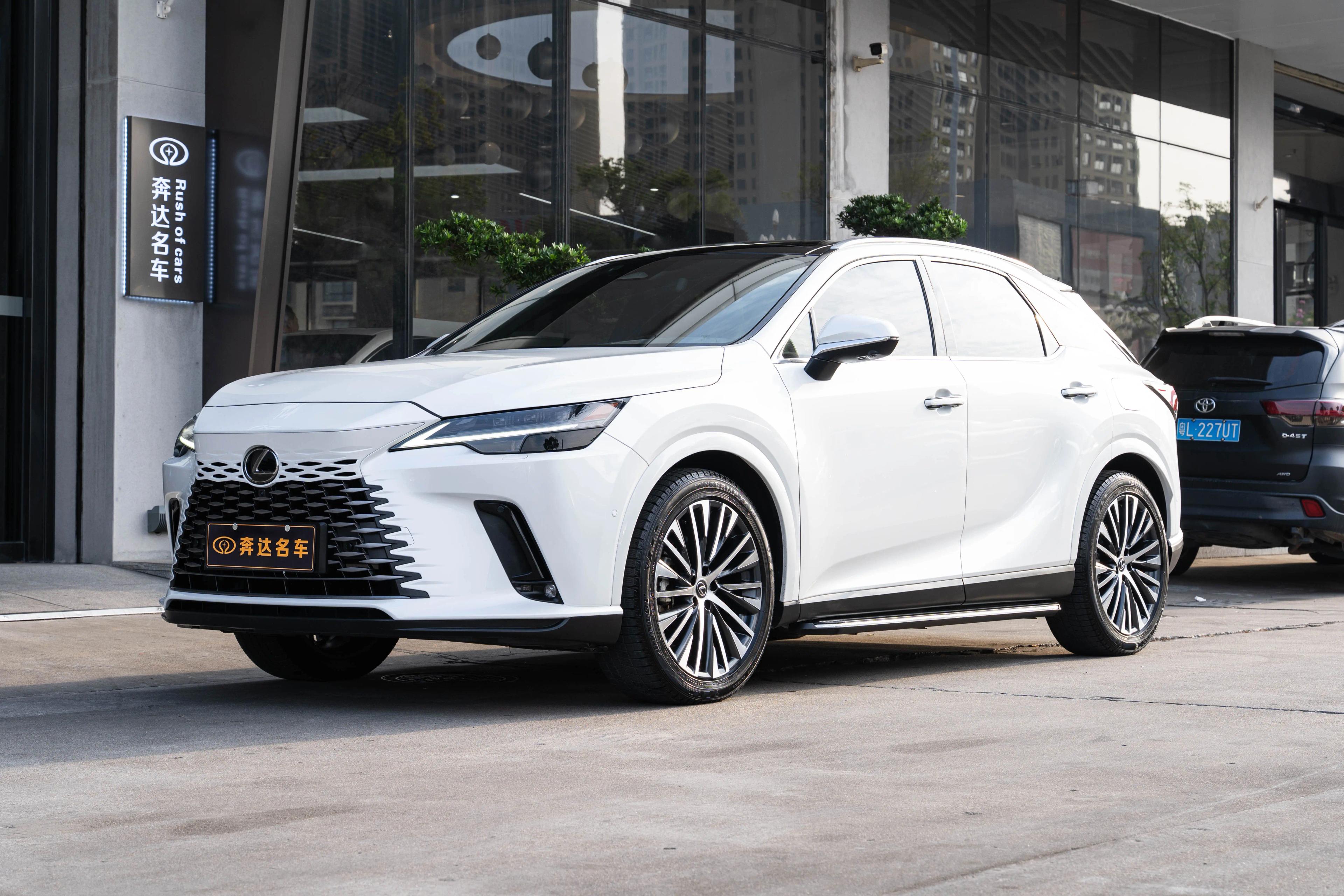 Lexus RX PHEV 2023 г. 37356 км.