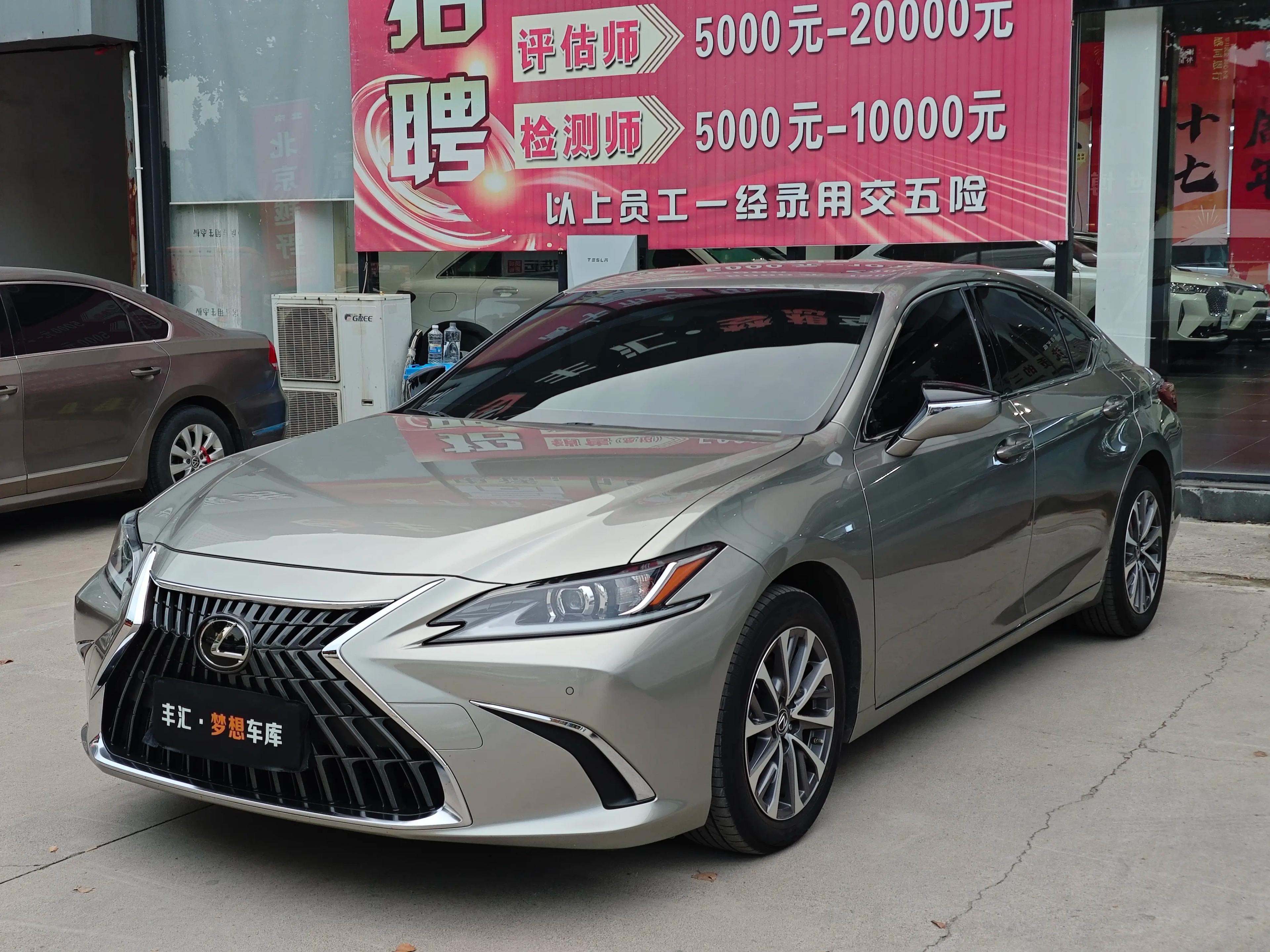Lexus ES 2022 г. 48030 км.