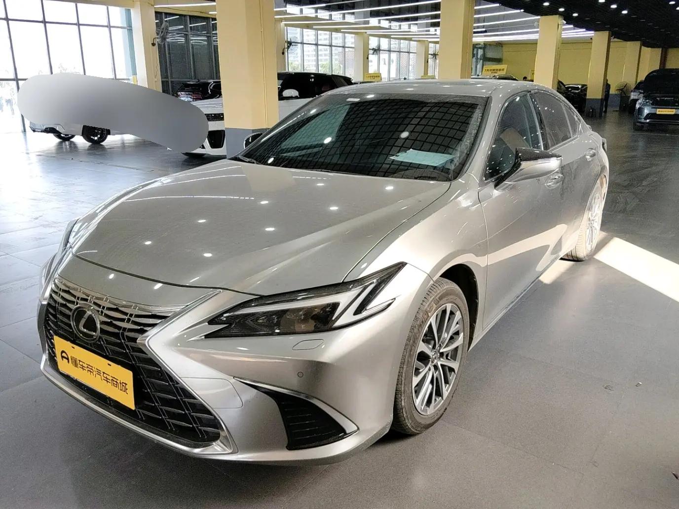 Lexus ES 2025 г. 5732 км.