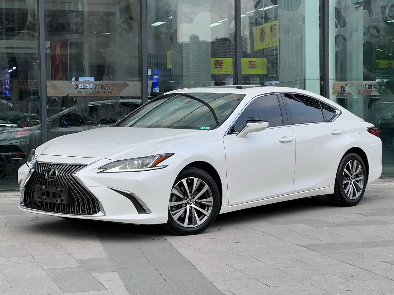 Lexus ES 2021 г. 69035 км.