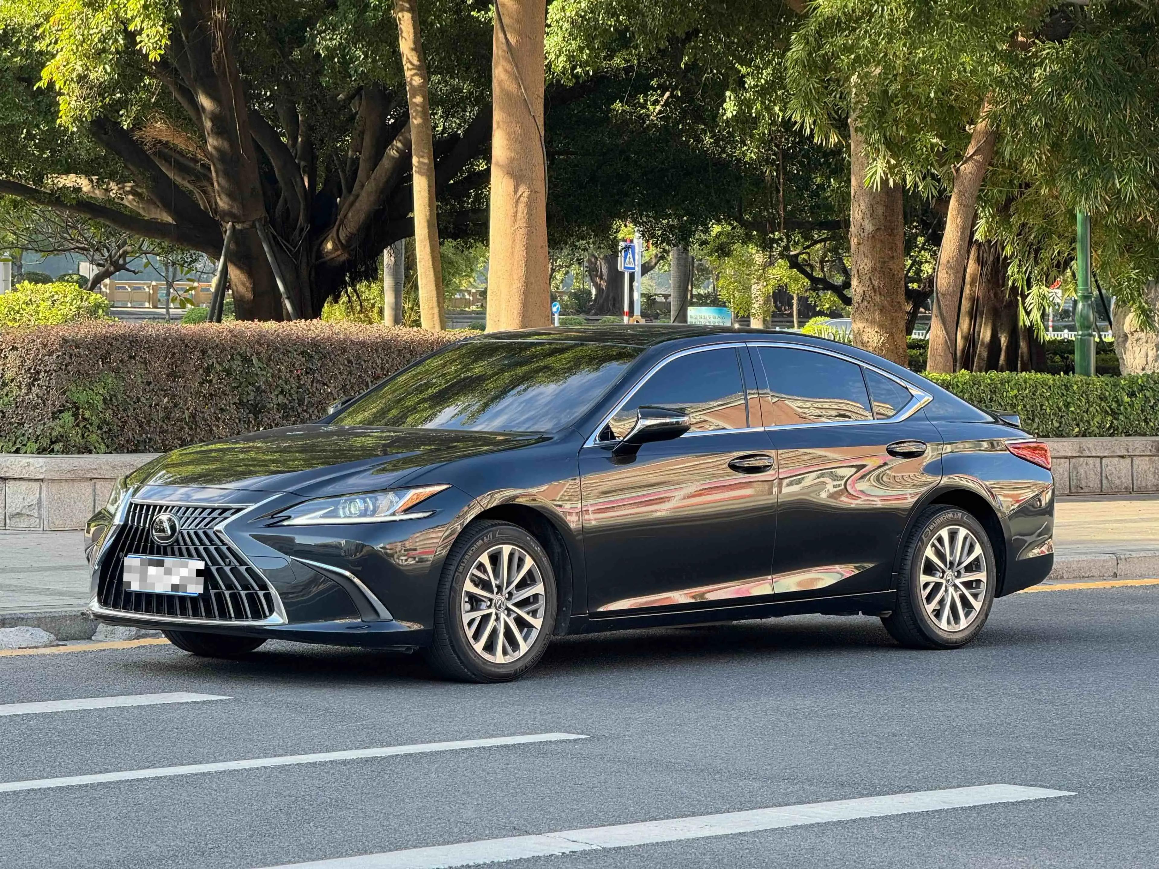 Lexus ES 2023 г. 72041 км.