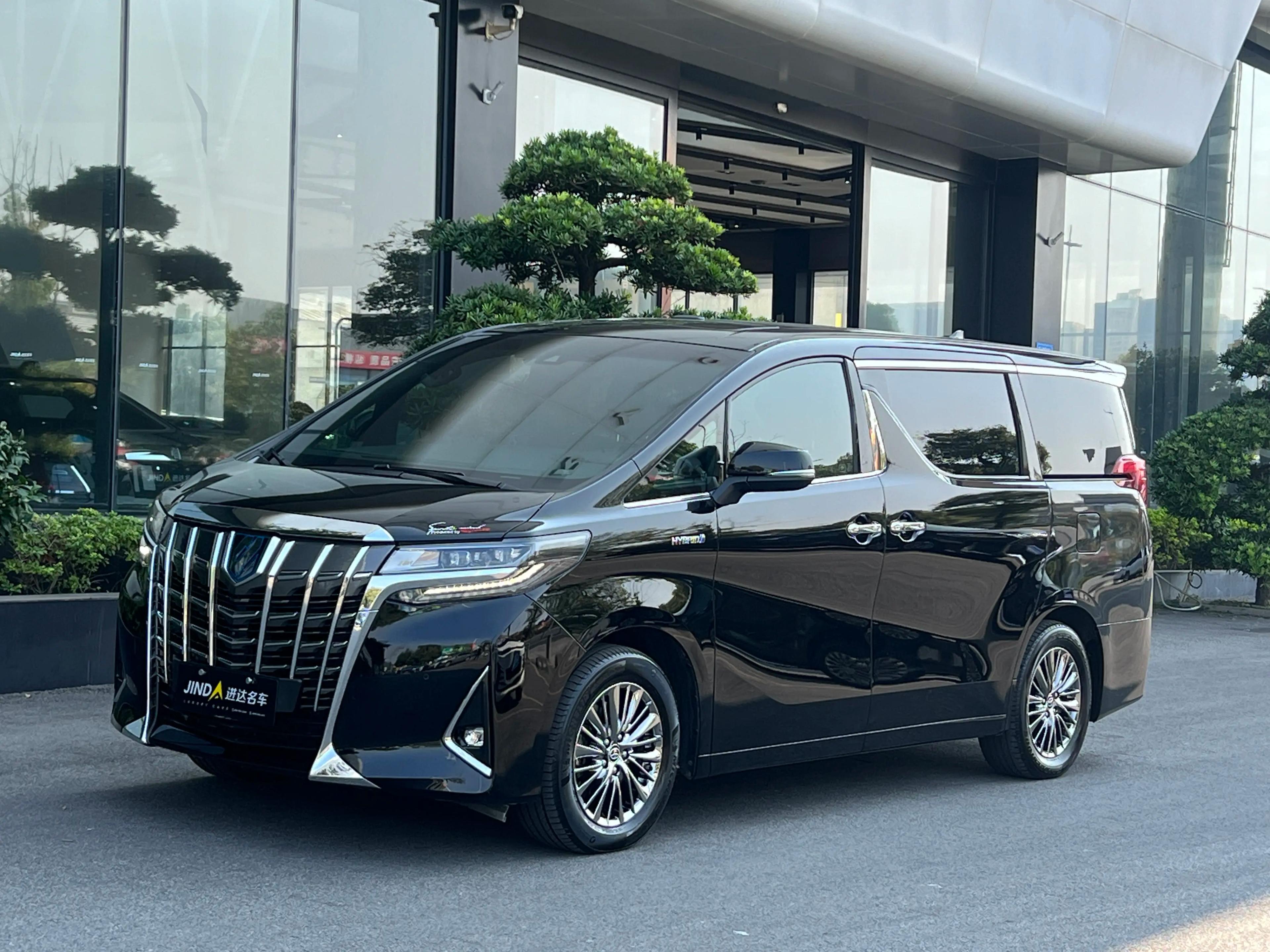Toyota Alphard 2021 г. 51135 км.