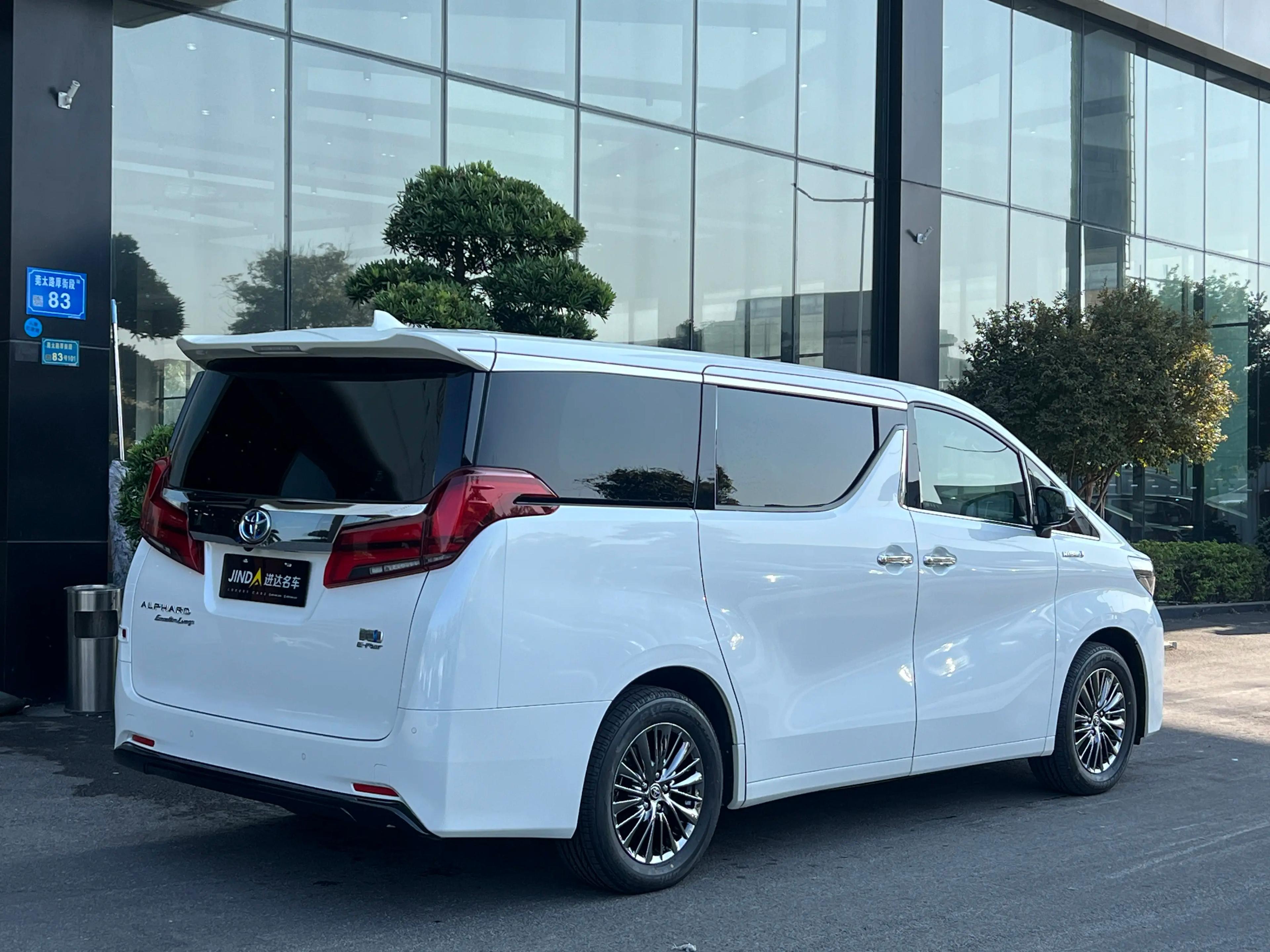Toyota Alphard 2023 г. 28624 км.