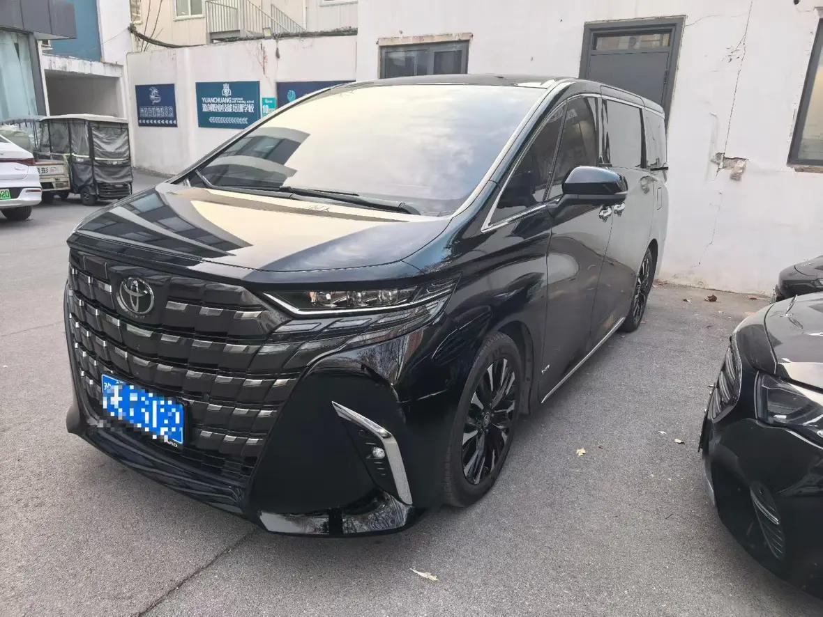 Toyota Alphard 2024 г. 27125 км.