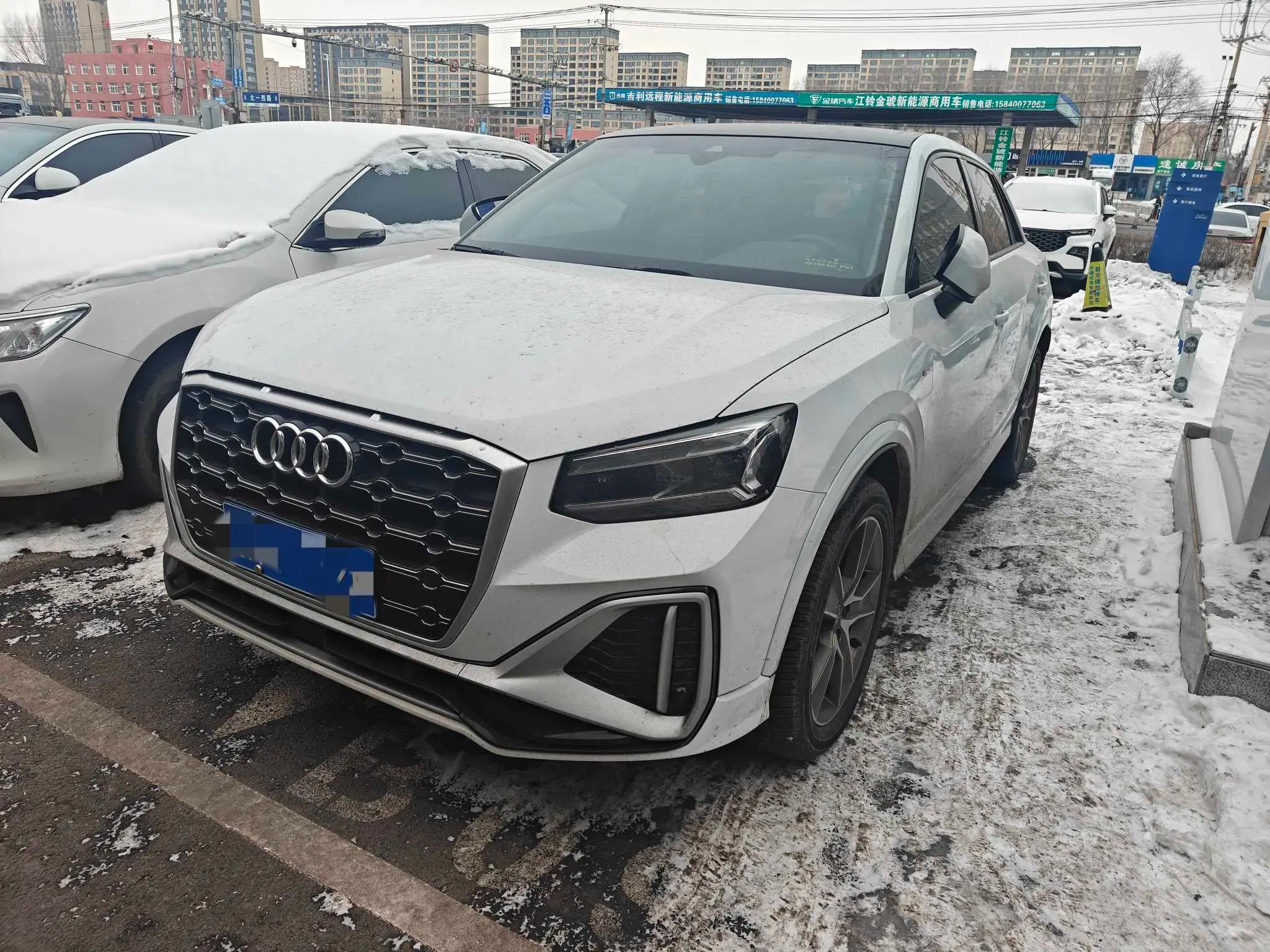 Audi Q2L 2024 г. 27141 км.