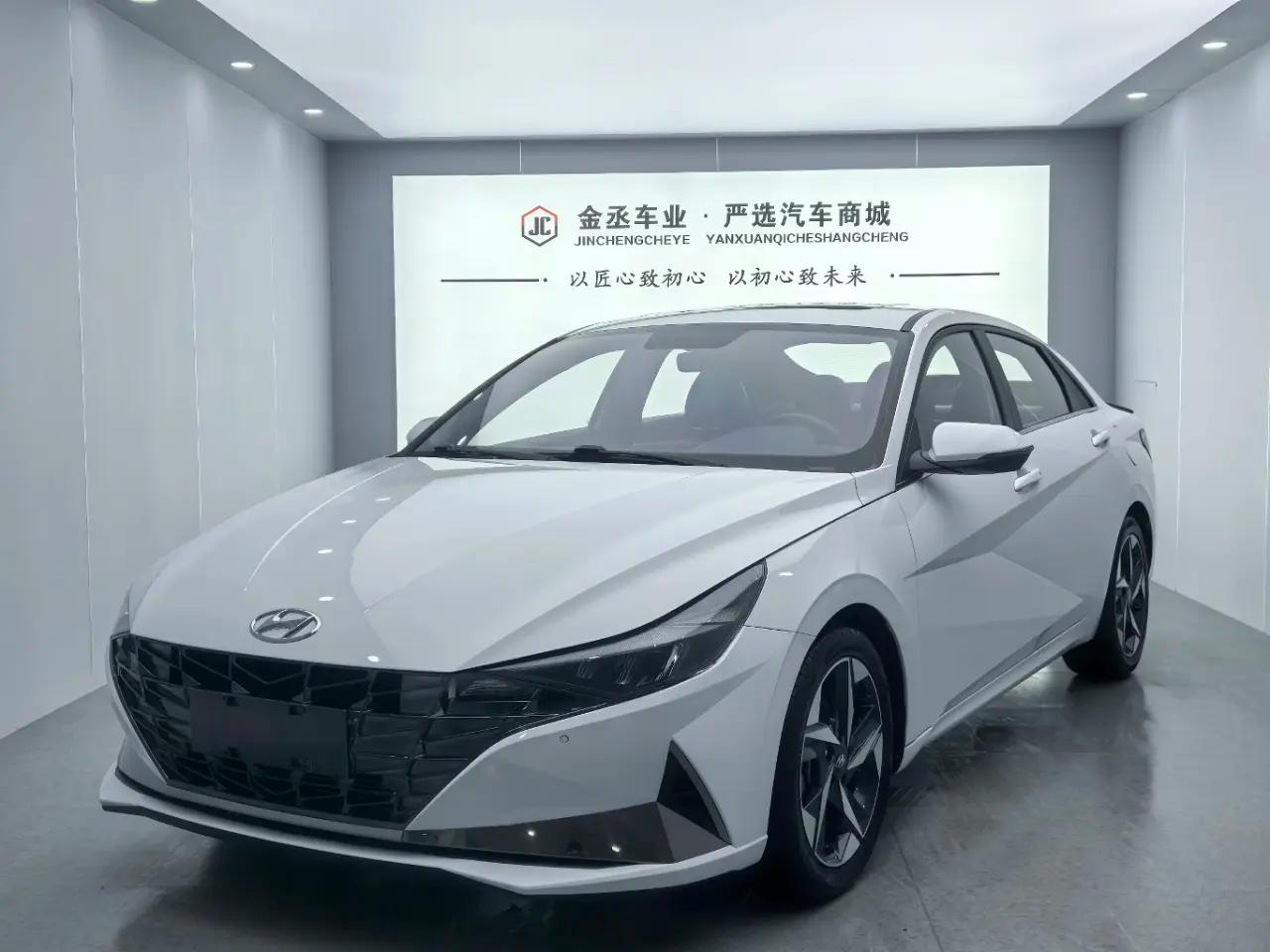 Hyundai Elantra 2023 г. 41019 км.