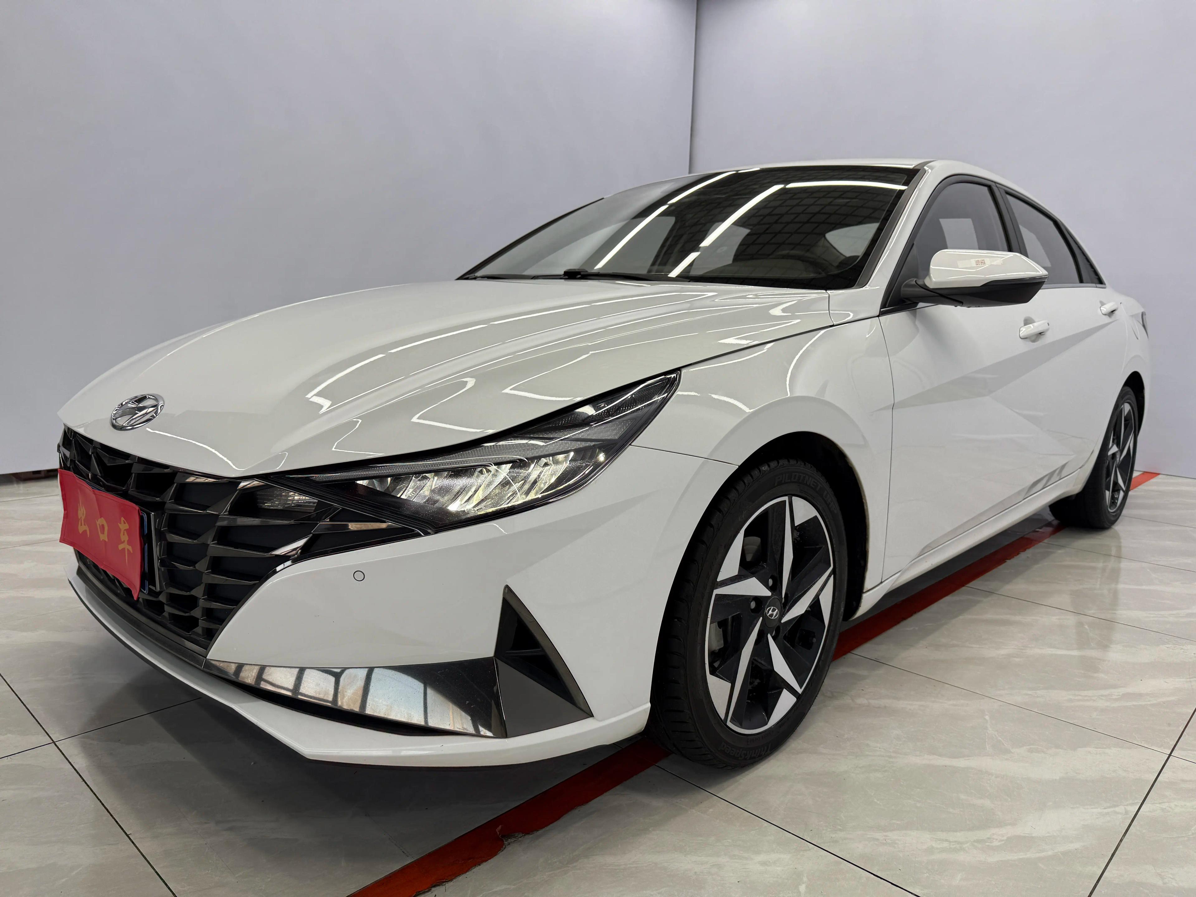 Hyundai Elantra 2022 г. 28016 км.