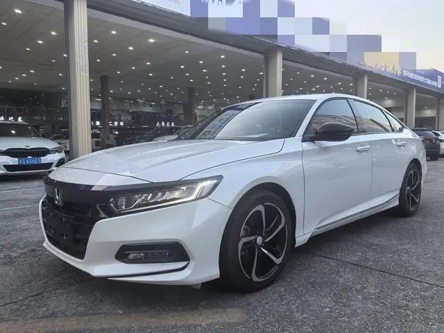 Honda Accord 2021 г. 69302 км.