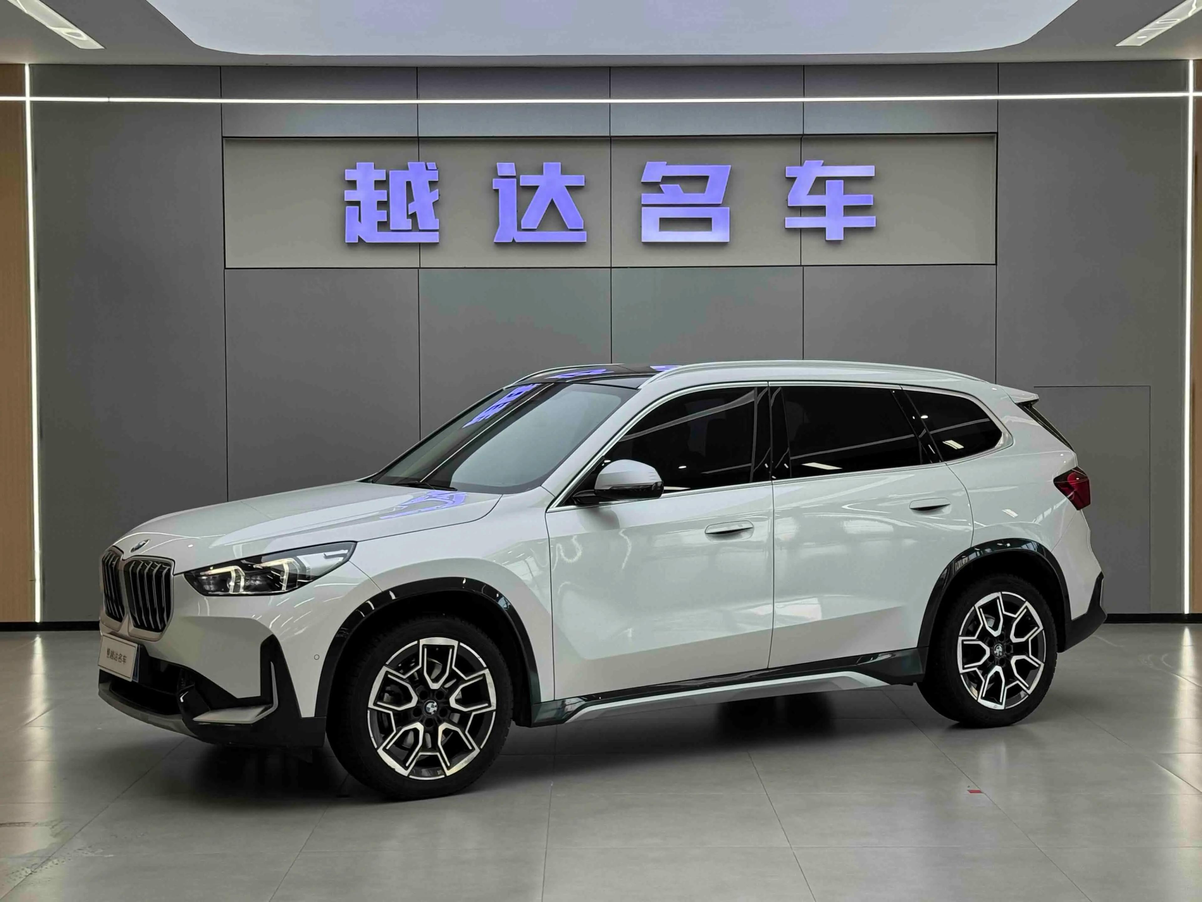BMW X1 2024 г. 39015 км.