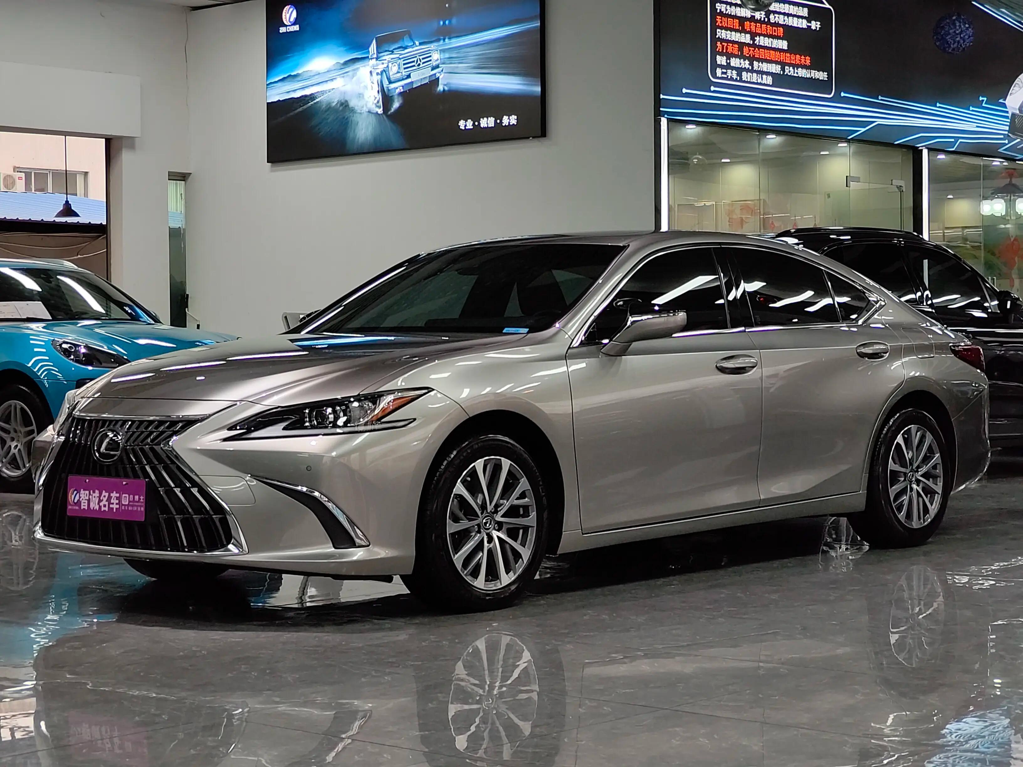 Lexus ES 2023 г. 27110 км.