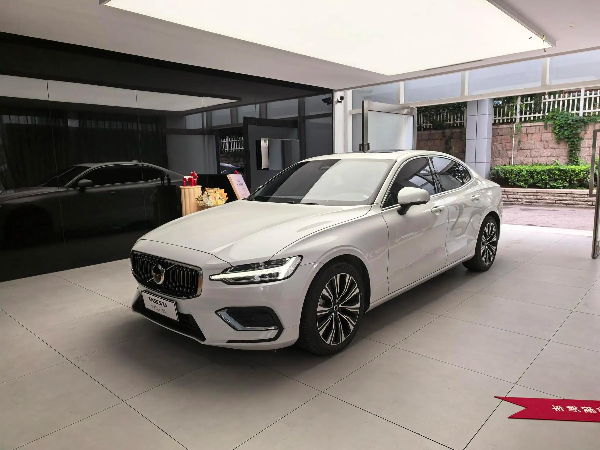 Volvo S60 2024 г. 33026 км.
