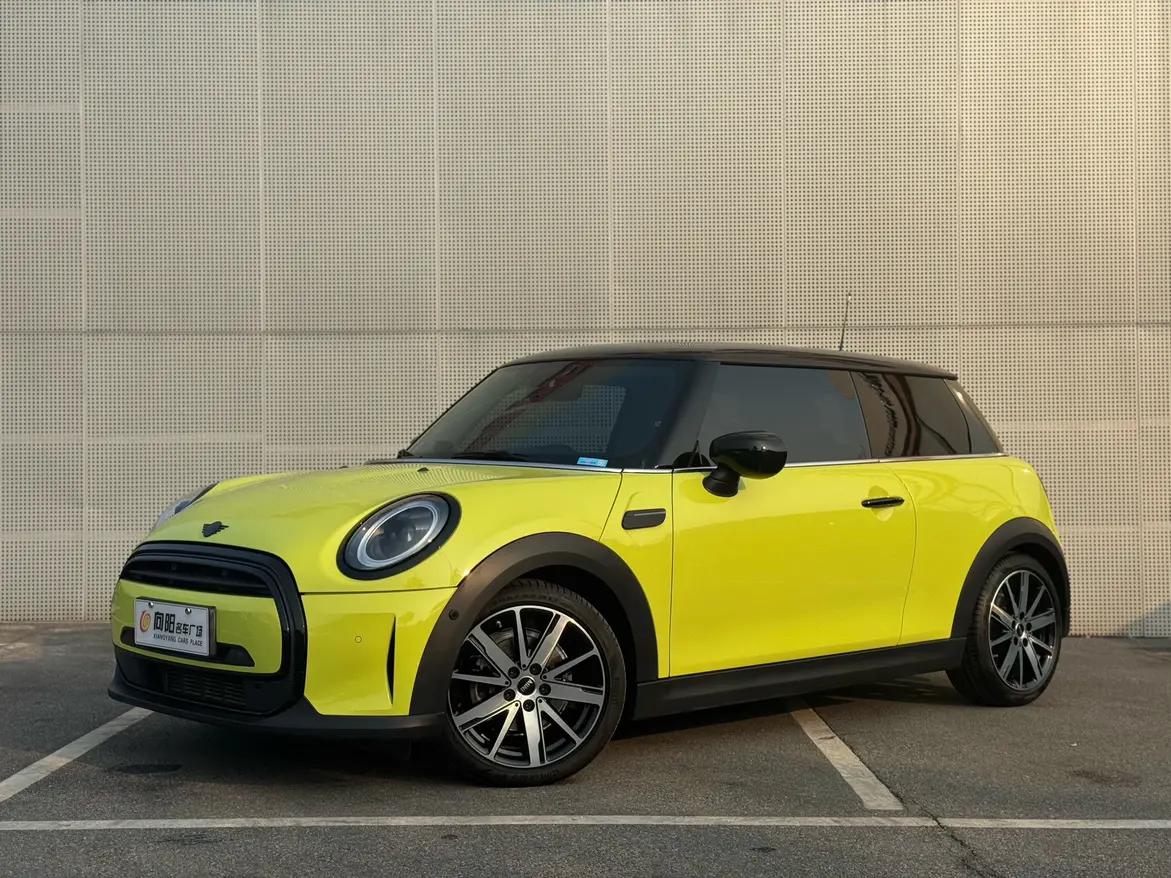 MINI  2023 г. 22116 км.