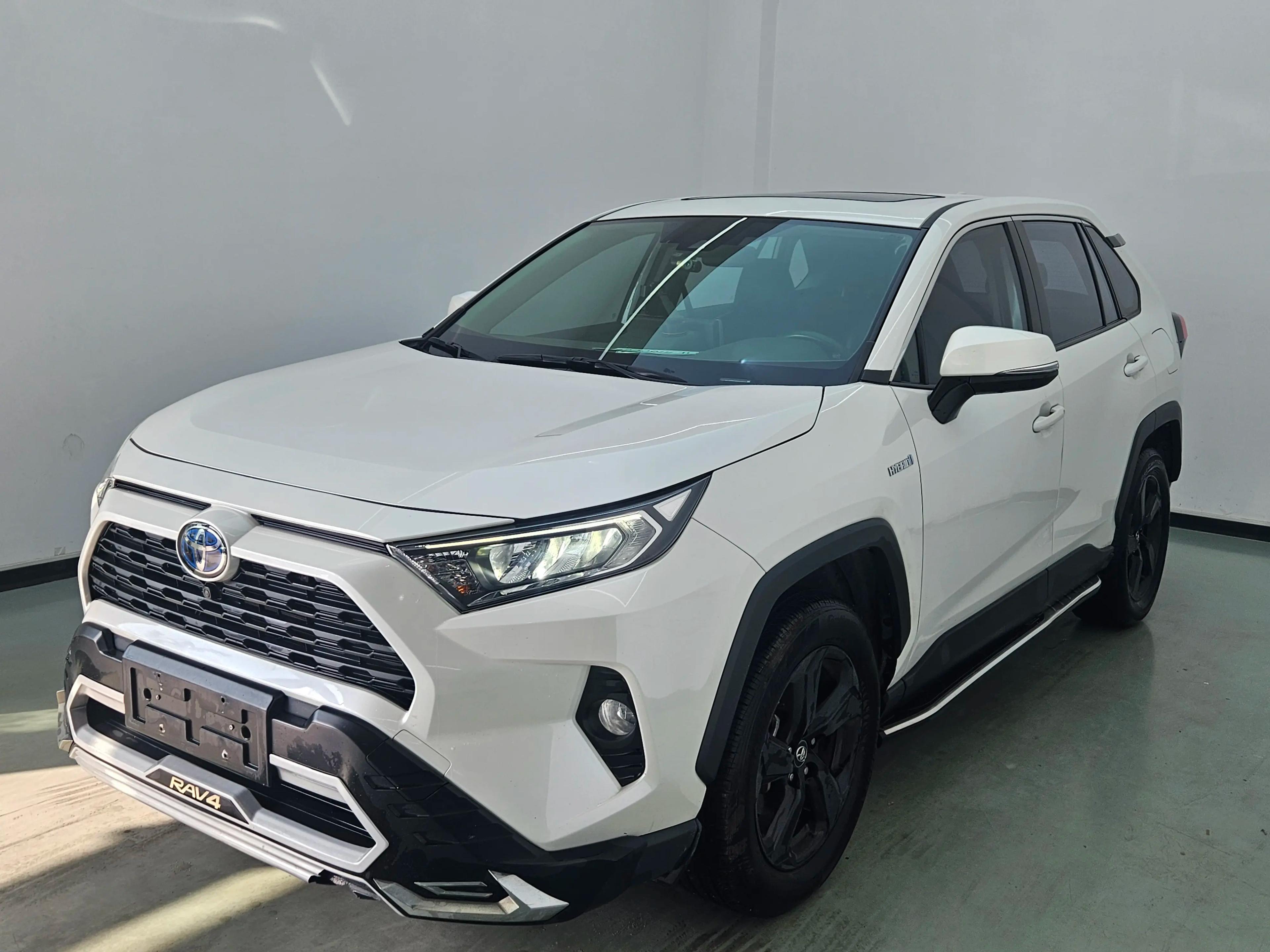 Toyota RAV4 2021 г. 83055 км.