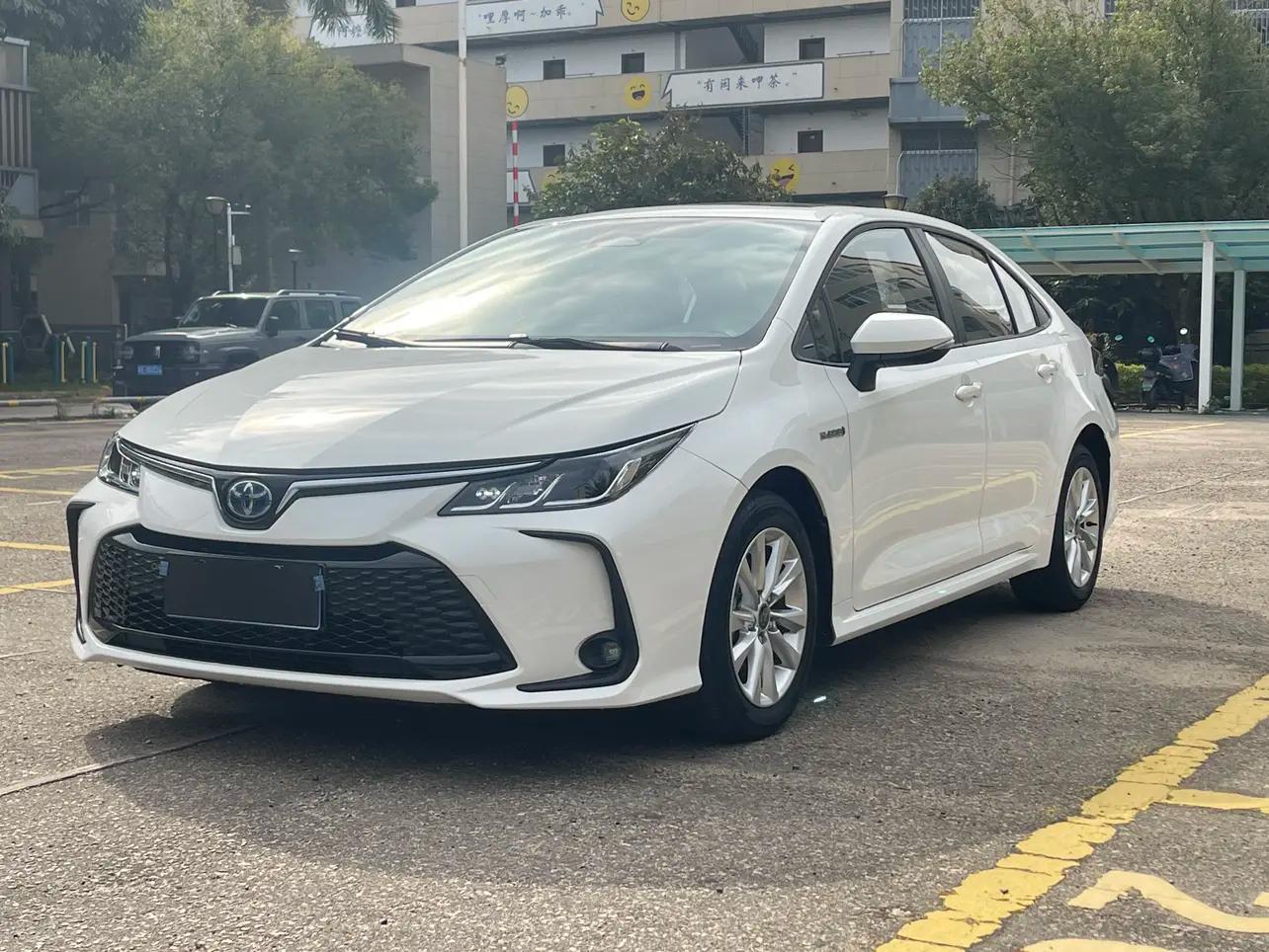 Toyota Corolla 2023 г. 13000 км.