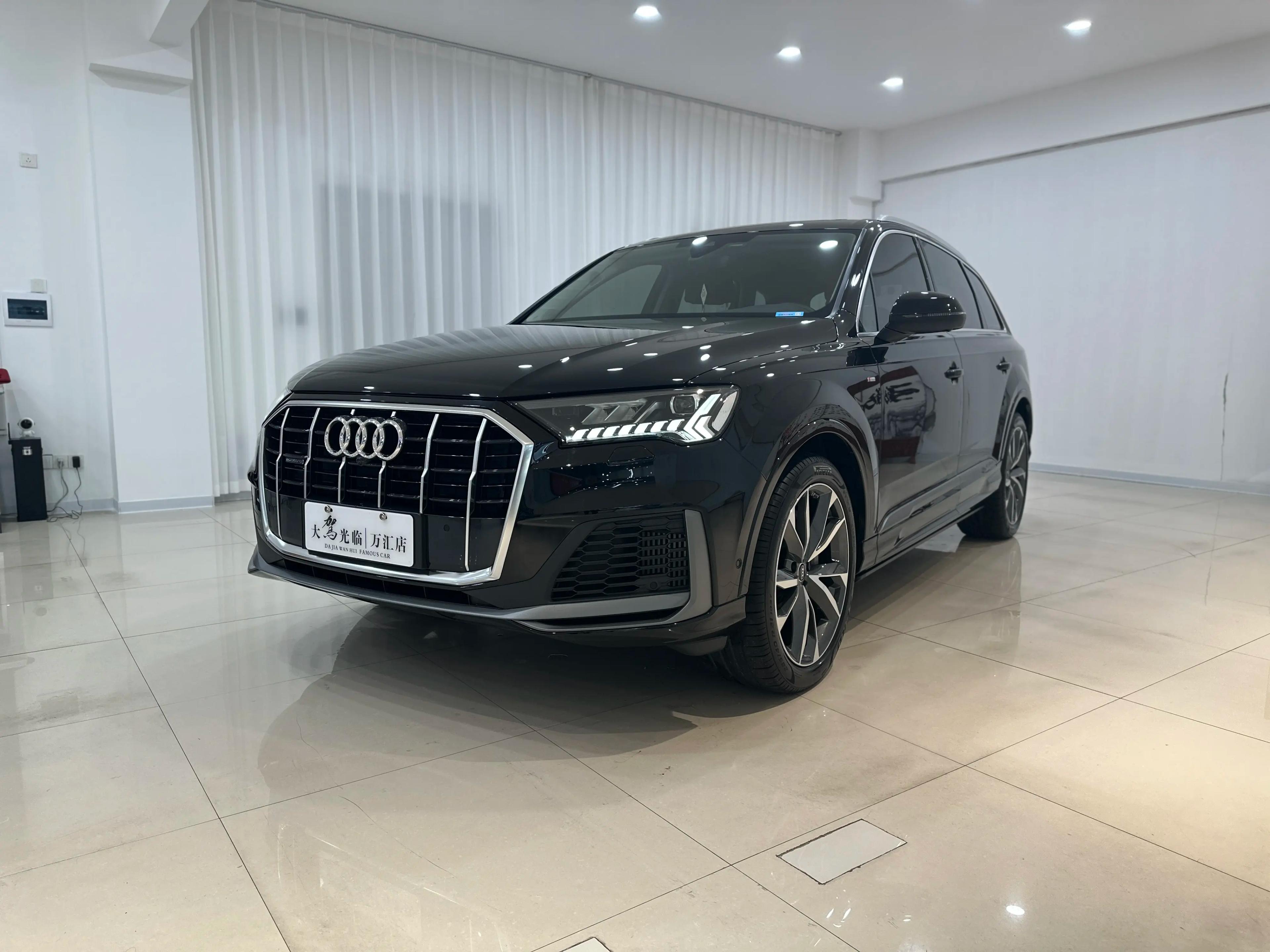 Audi Q7 2023 г. 35834 км.