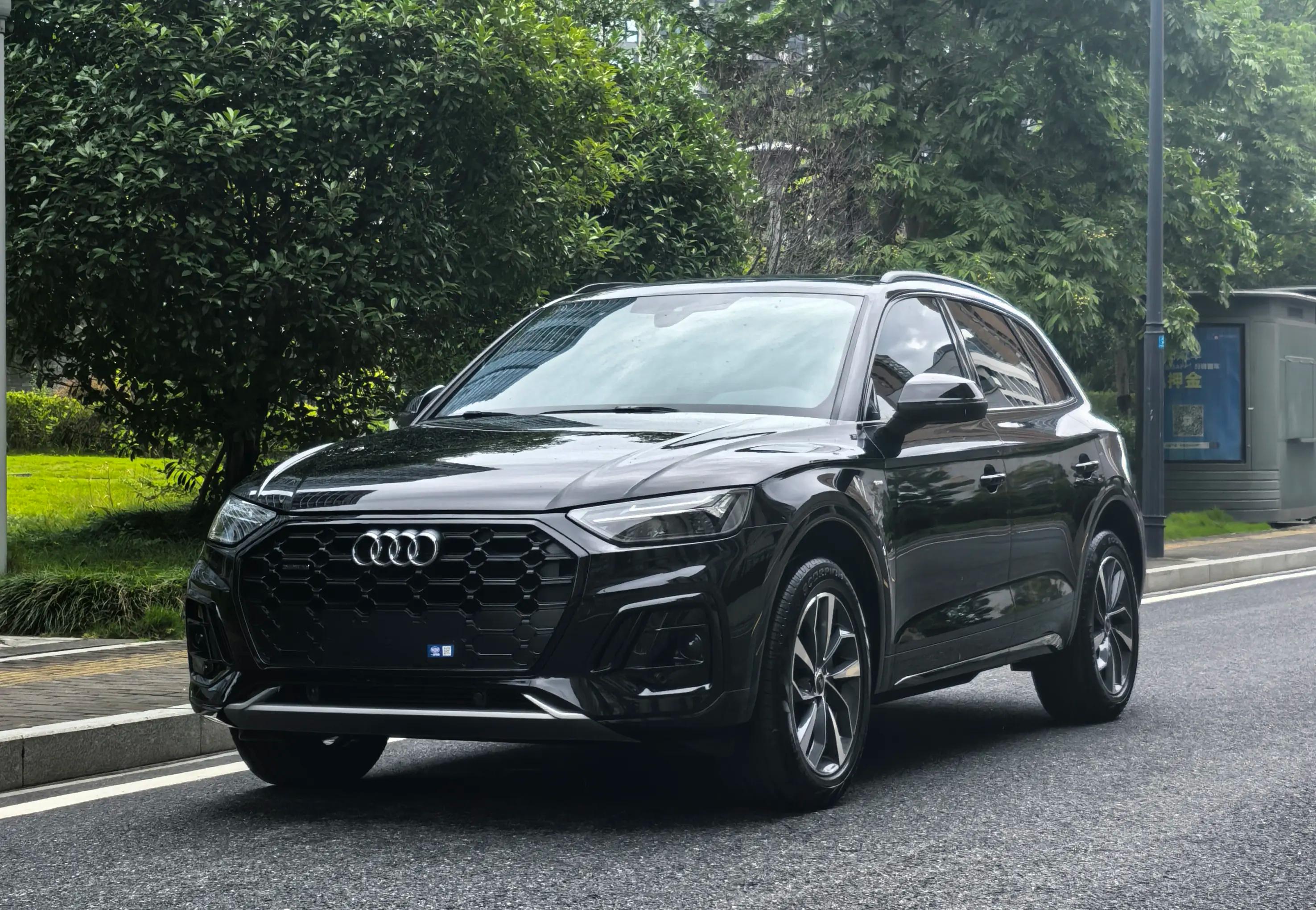 Audi Q5L 2023 г. 27095 км.