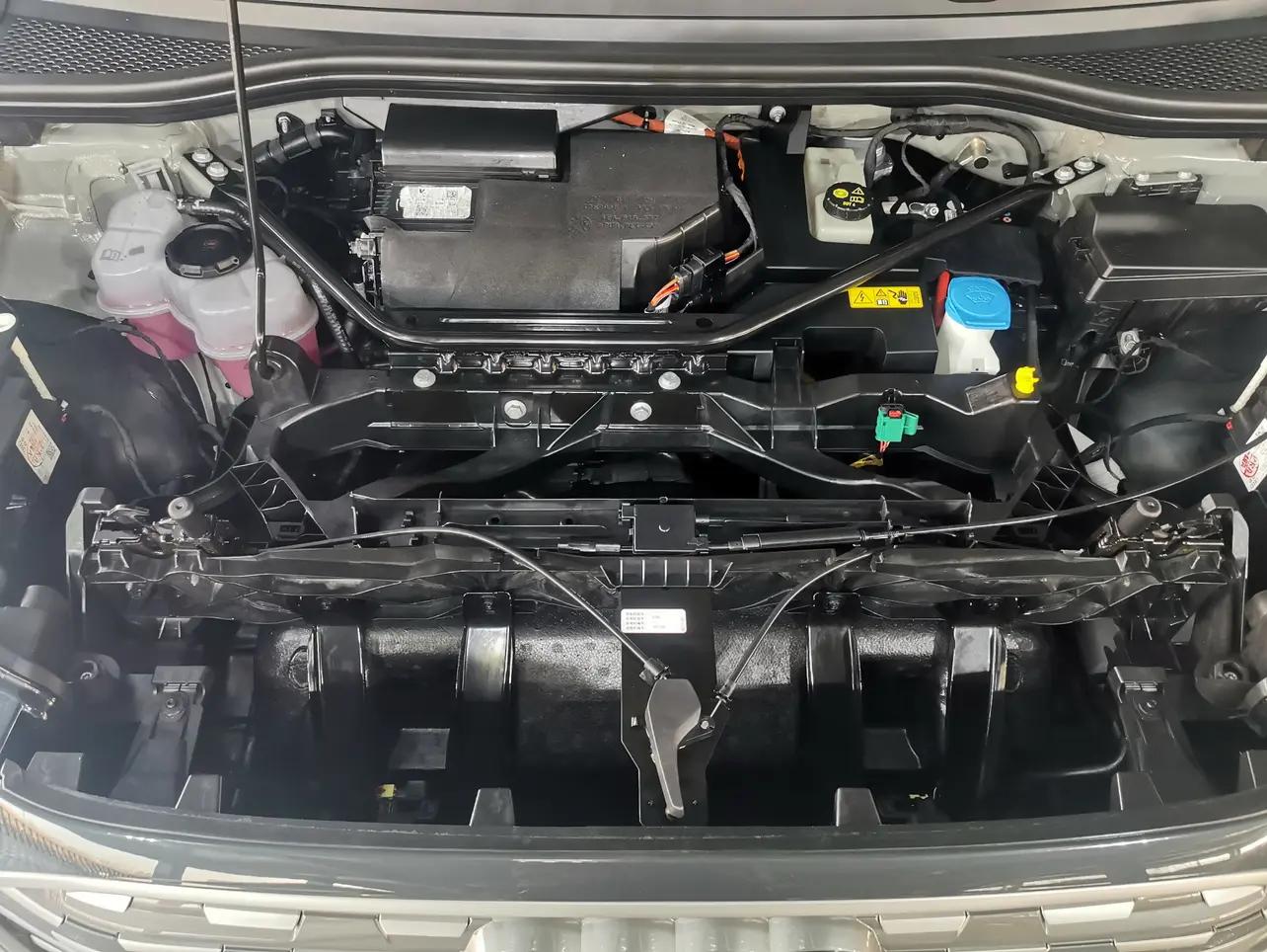 Audi Q4 e-tron 2025 г. 8369 км.