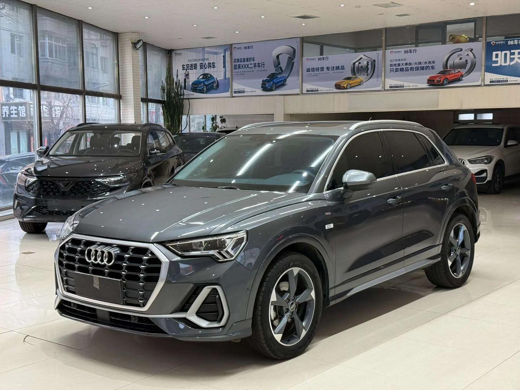 Audi Q3 2023 г. 18102 км.