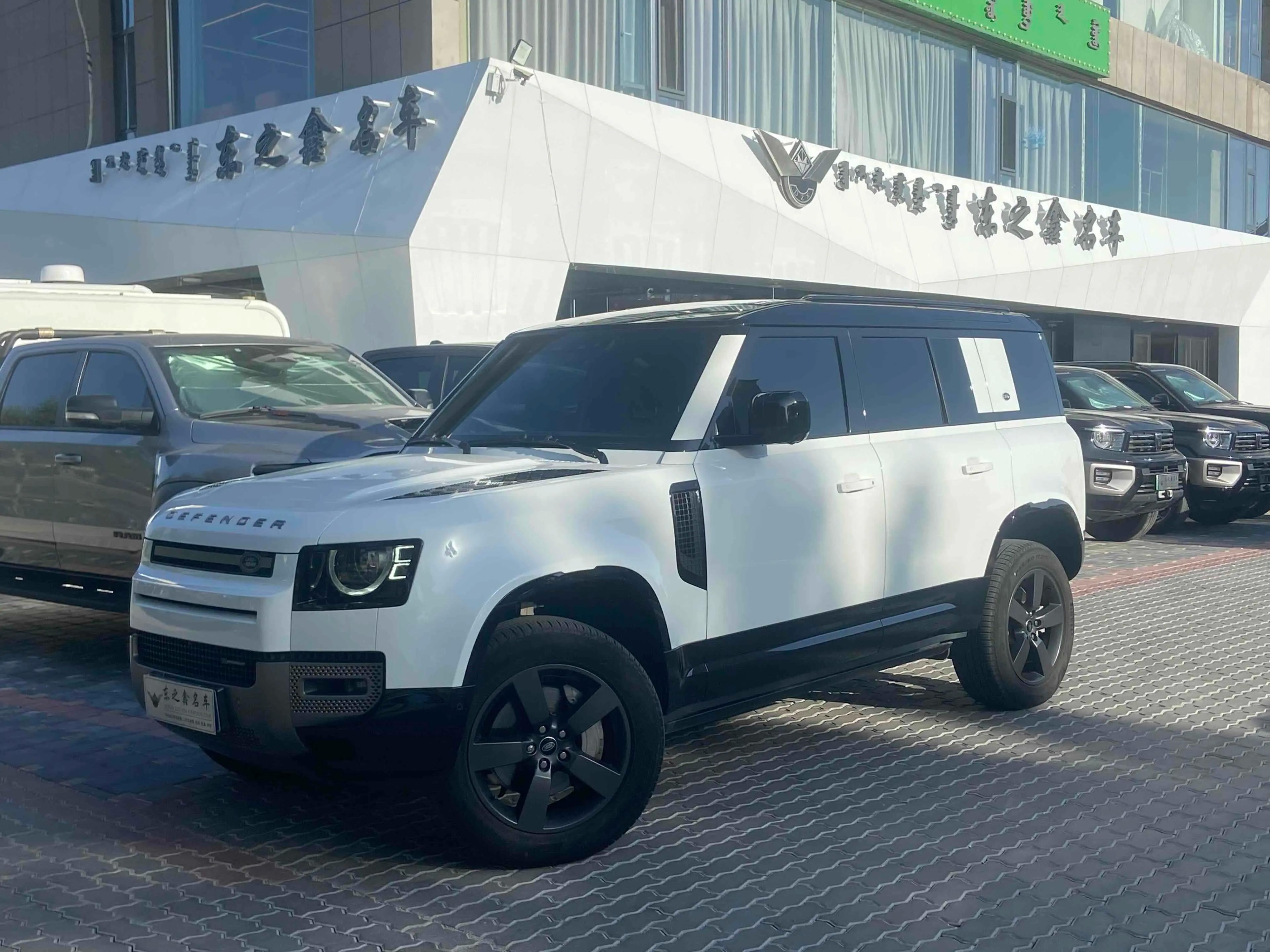 Land Rover Guard 2023 г. 47141 км.
