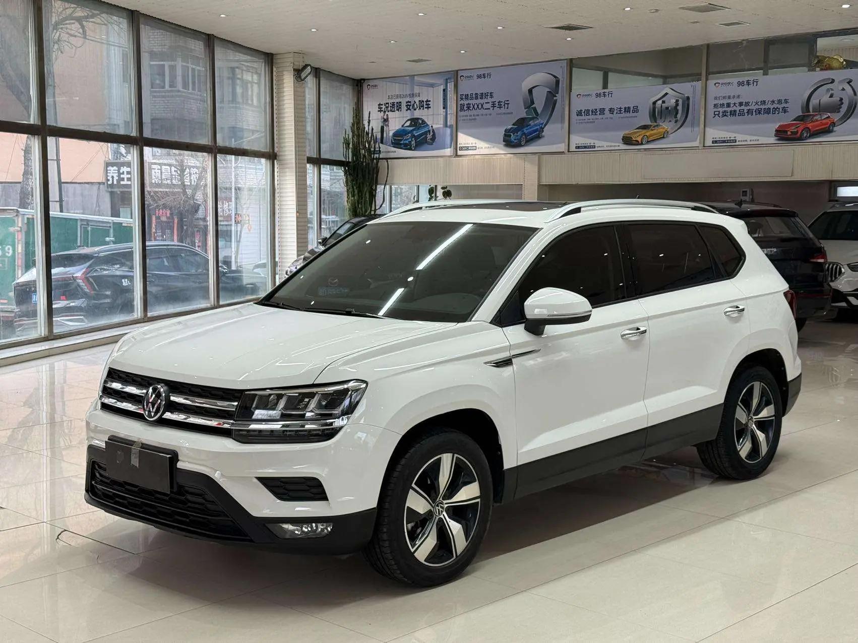 Volkswagen Tharu 2021 г. 42133 км.