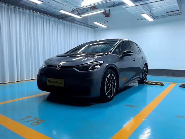 Volkswagen ID.3 2024 г. 40900 км.