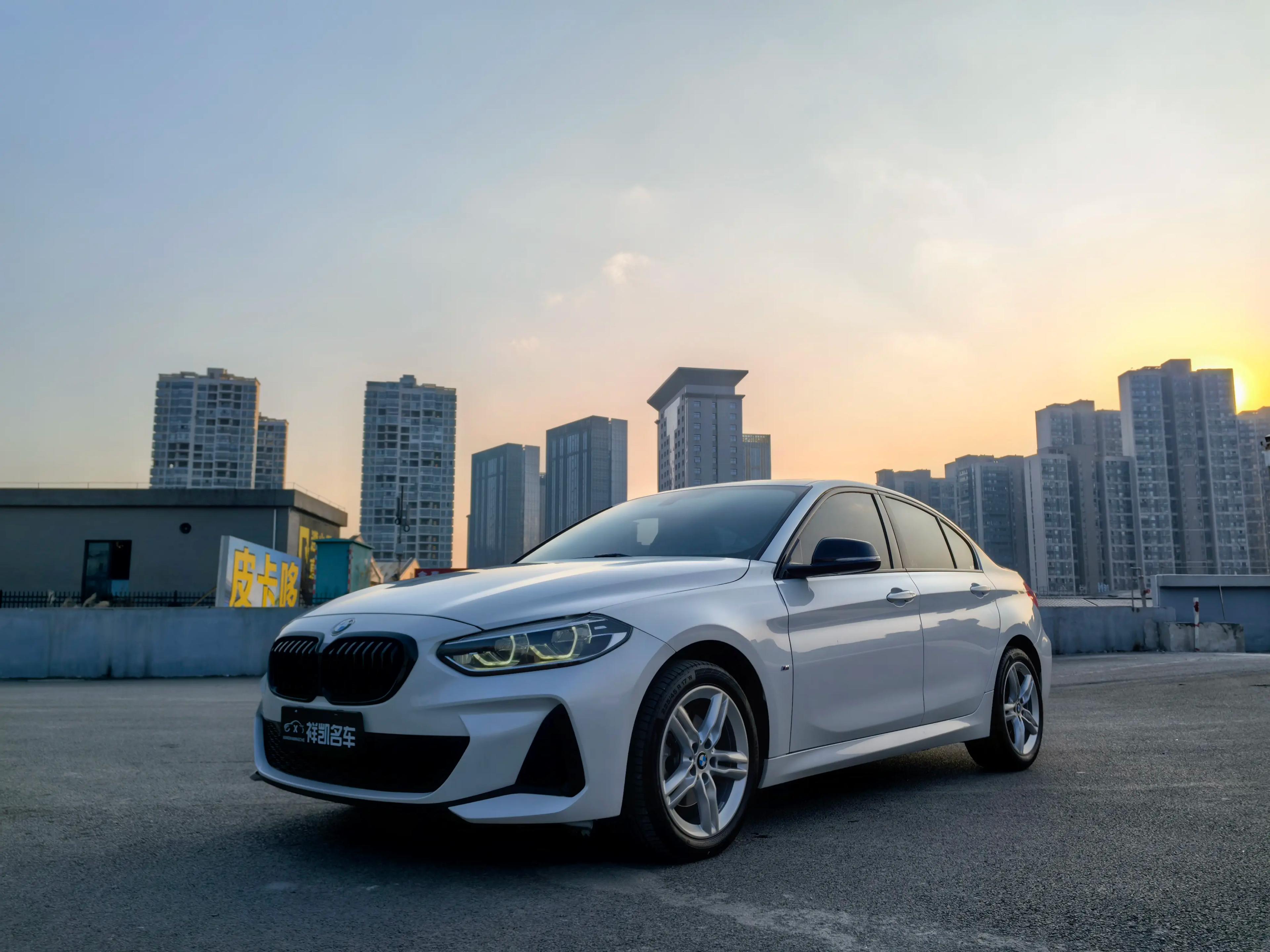 BMW 1 Series 2022 г. 15040 км.