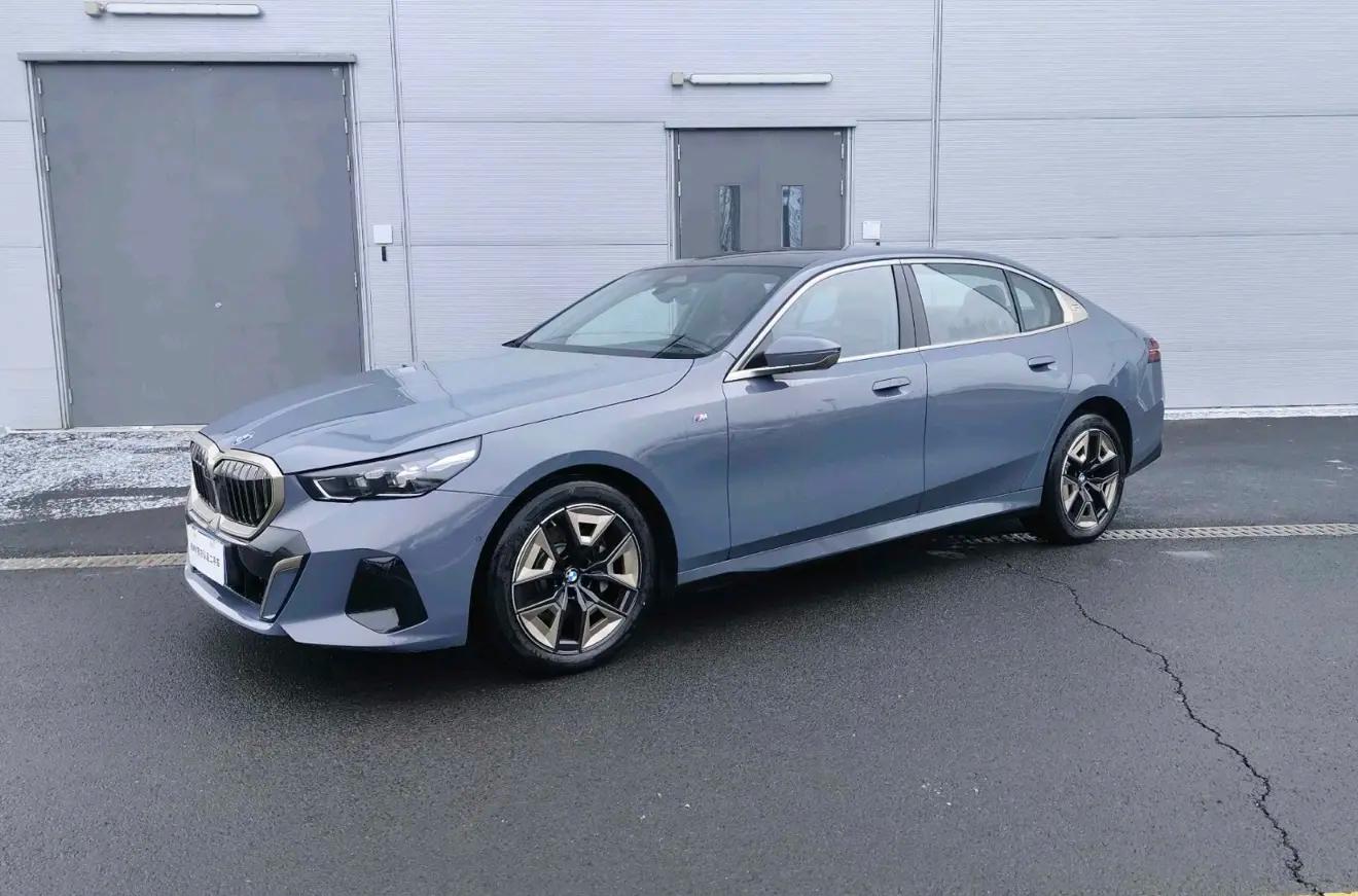 BMW 5 Series 2025 г. 11010 км.