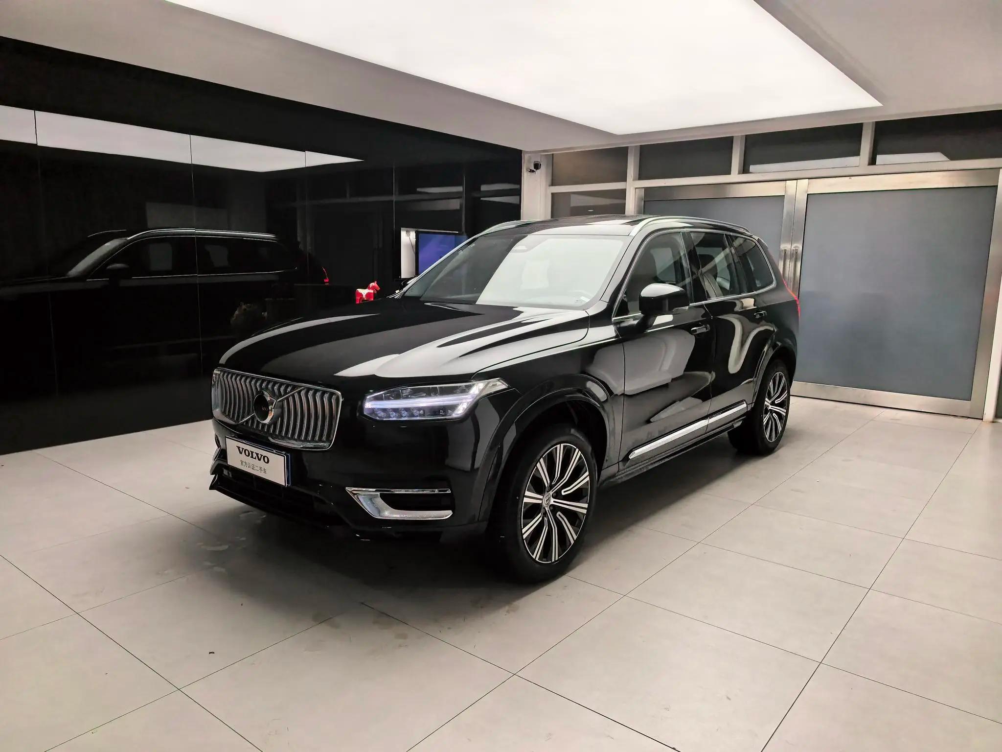 Volvo XC90 2024 г. 25086 км.