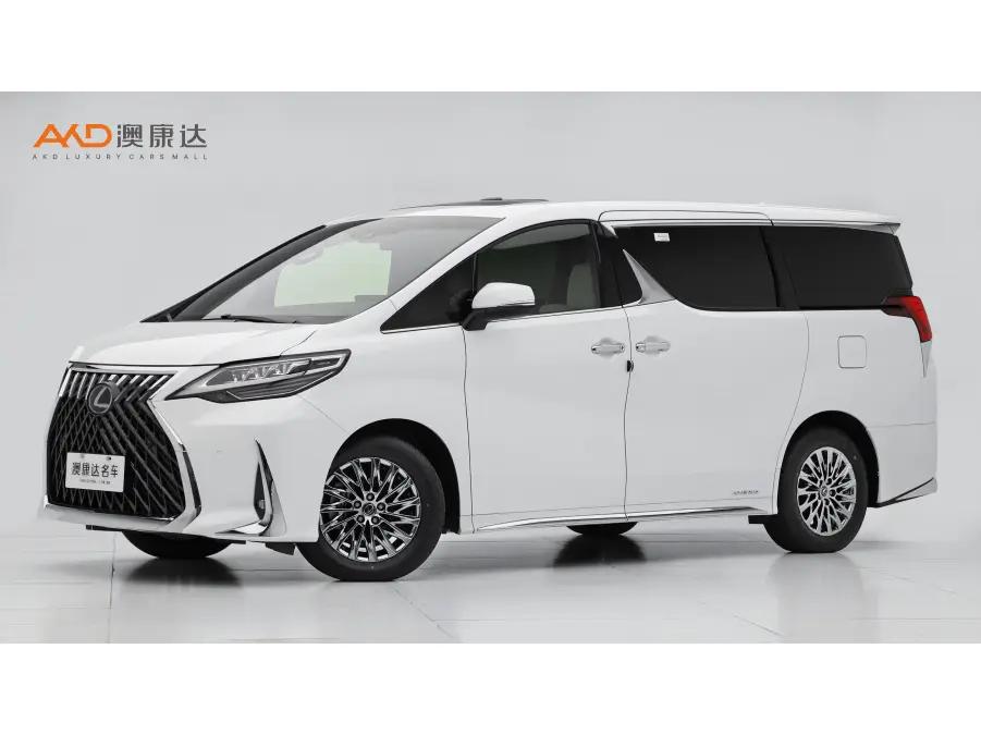 Lexus LM 2022 г. 78378 км.