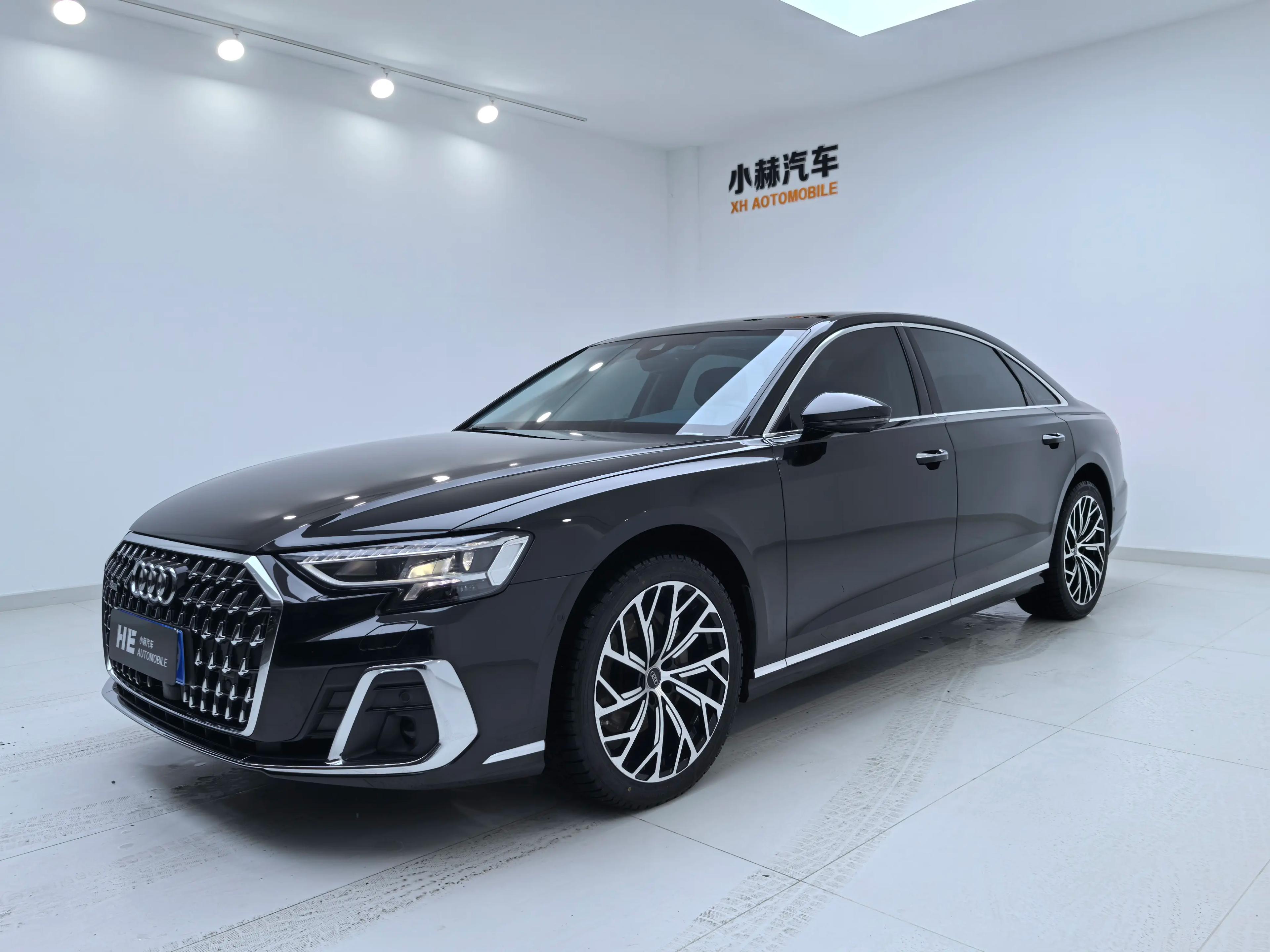 Audi A8 2023 г. 44028 км.