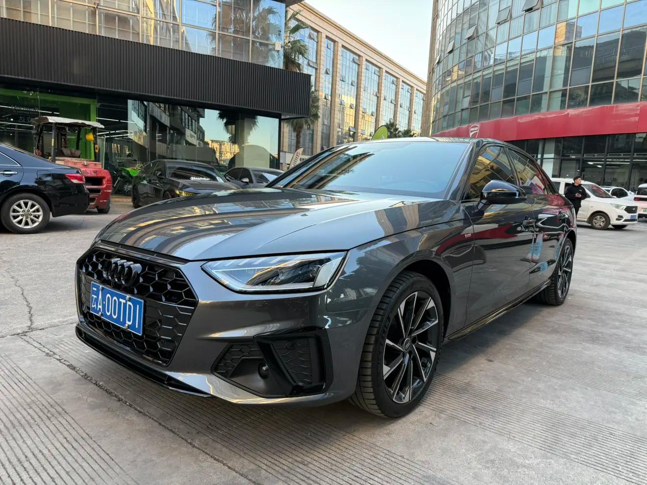 Audi A4L 2023 г. 26106 км.