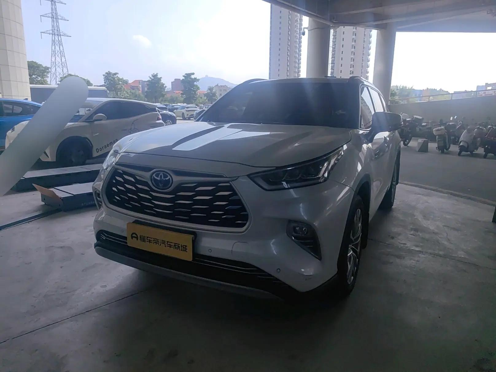 Toyota Highlander 2.5hyb 4WD AT (248 л.с.) 2021 г. 47902 км