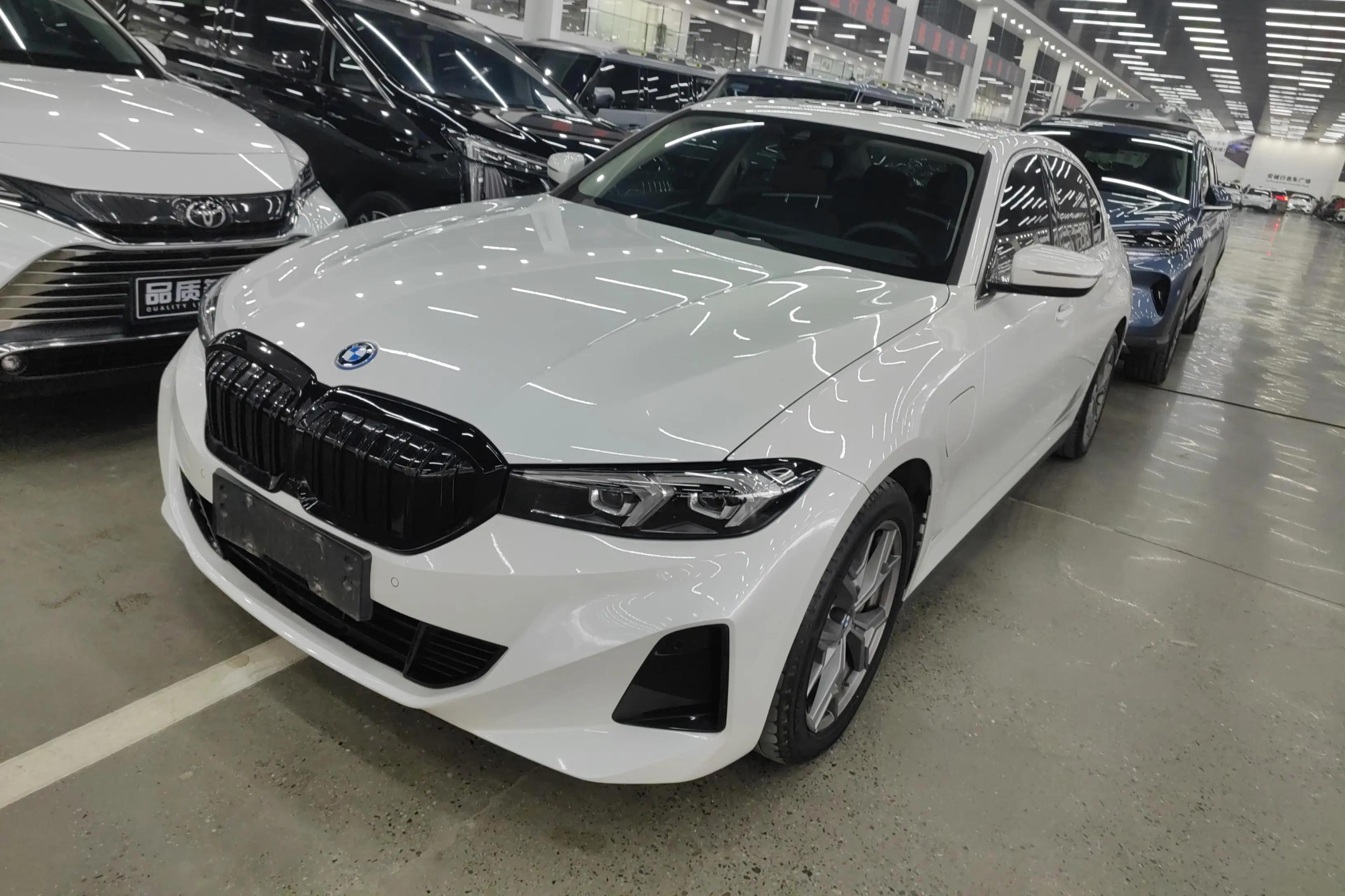 BMW i3 2024 г. 44633 км.