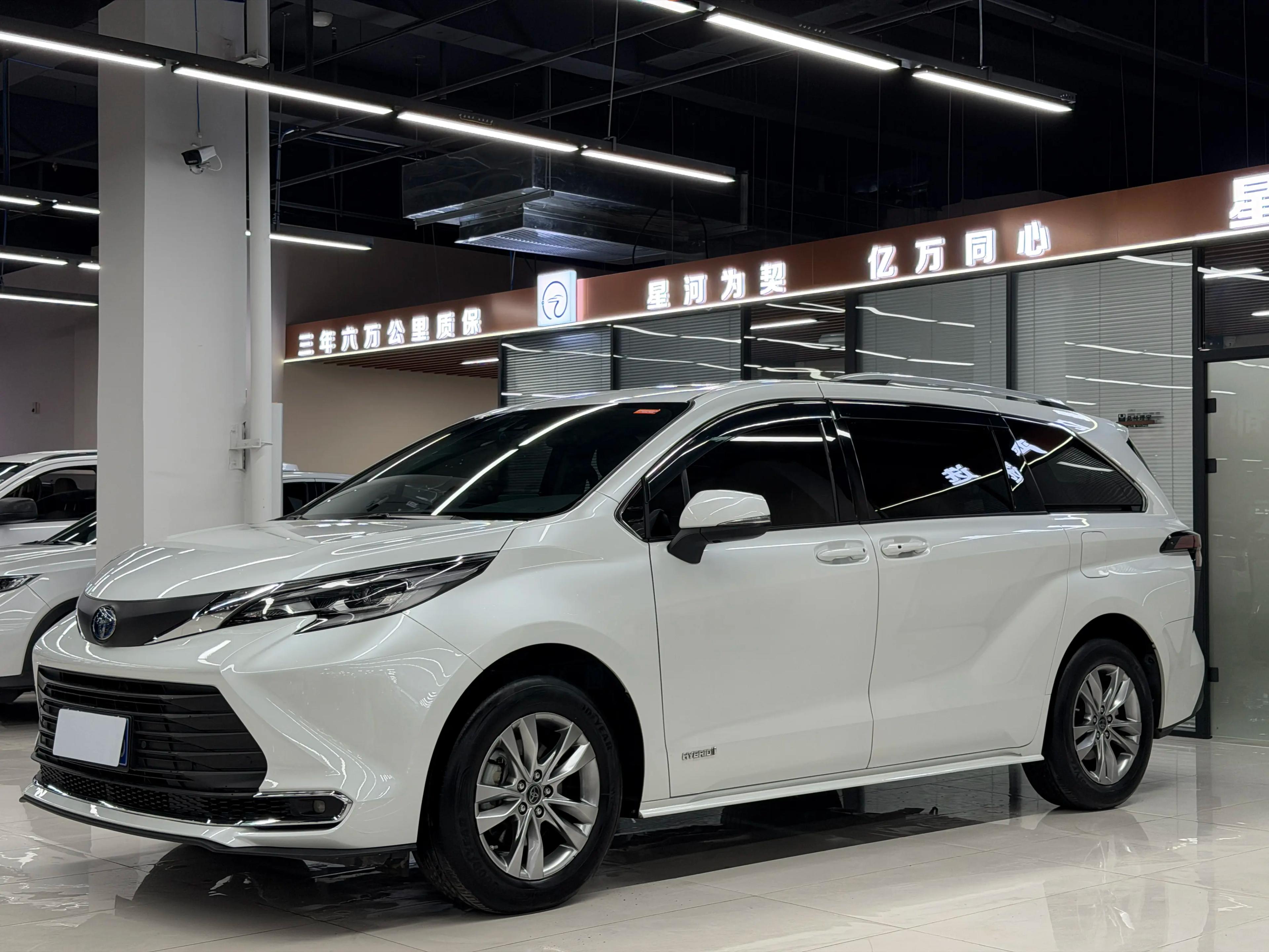 Toyota Sienna 2023 г. 49015 км.