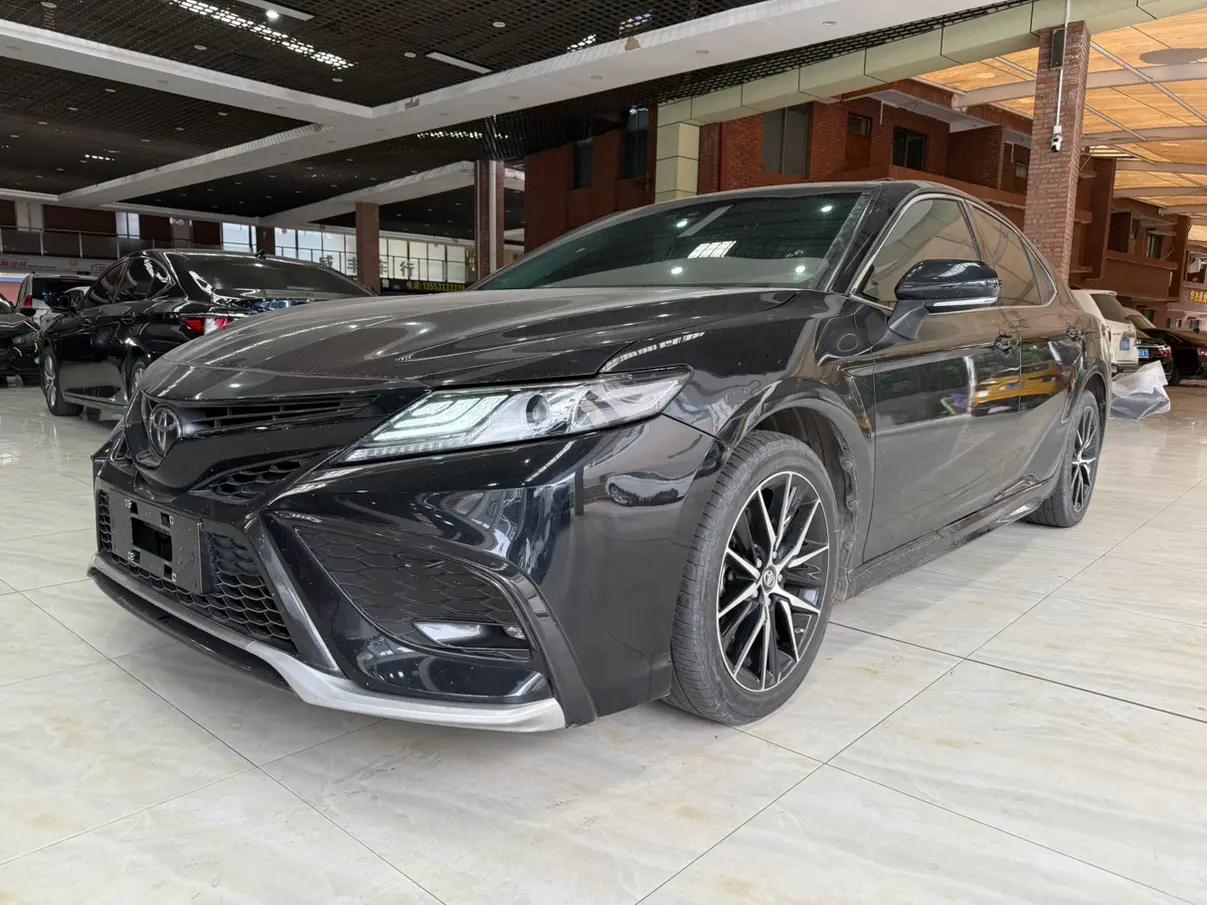 Toyota Camry 2022 г. 48088 км.