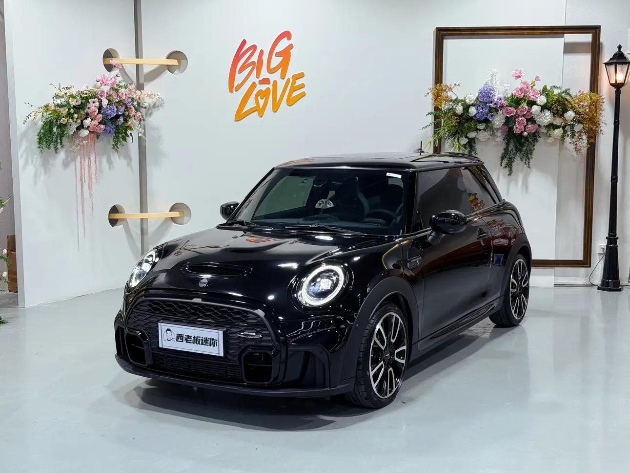 MINI  2023 г. 11600 км.