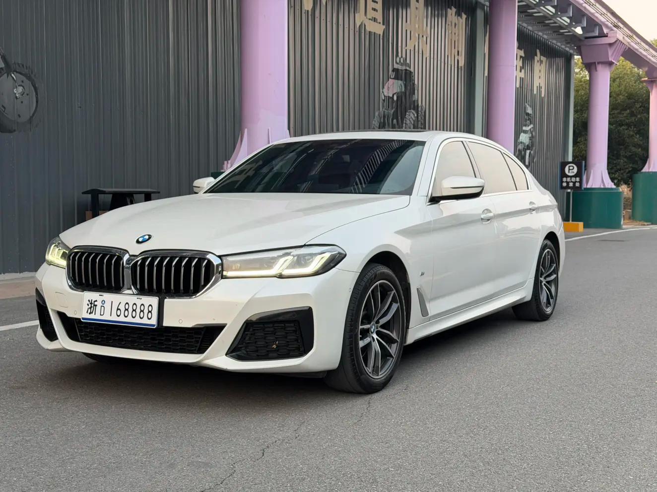 BMW 5 Series 2021 г. 58043 км.