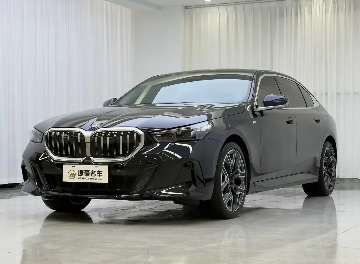BMW 5 Series 2025 г. 5705 км.